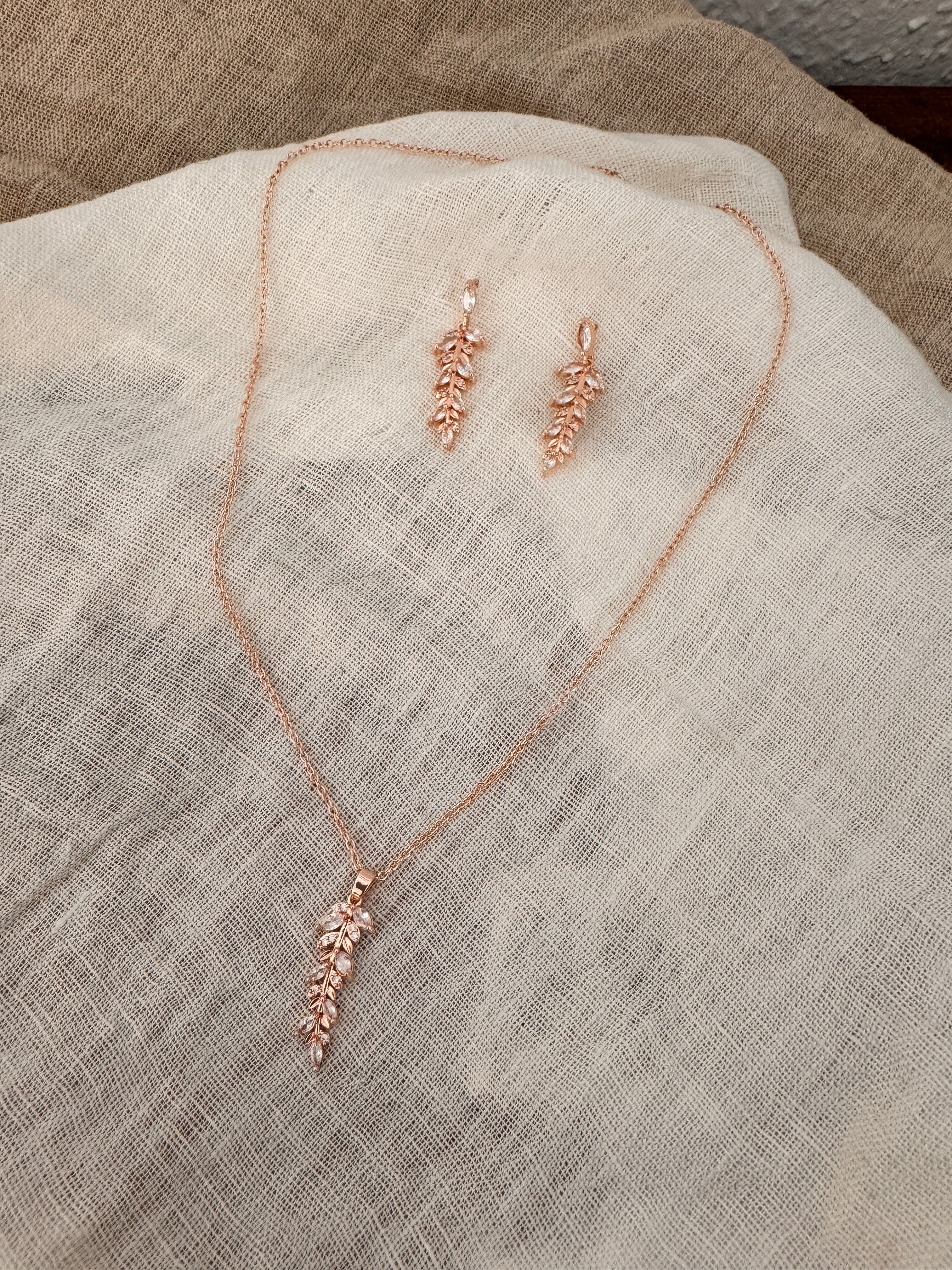 Schmuckset Roségold mit Blatt Design – Halskette & Ohrringe mit Zirkonia | Brautschmuck Hochzeit Damen
