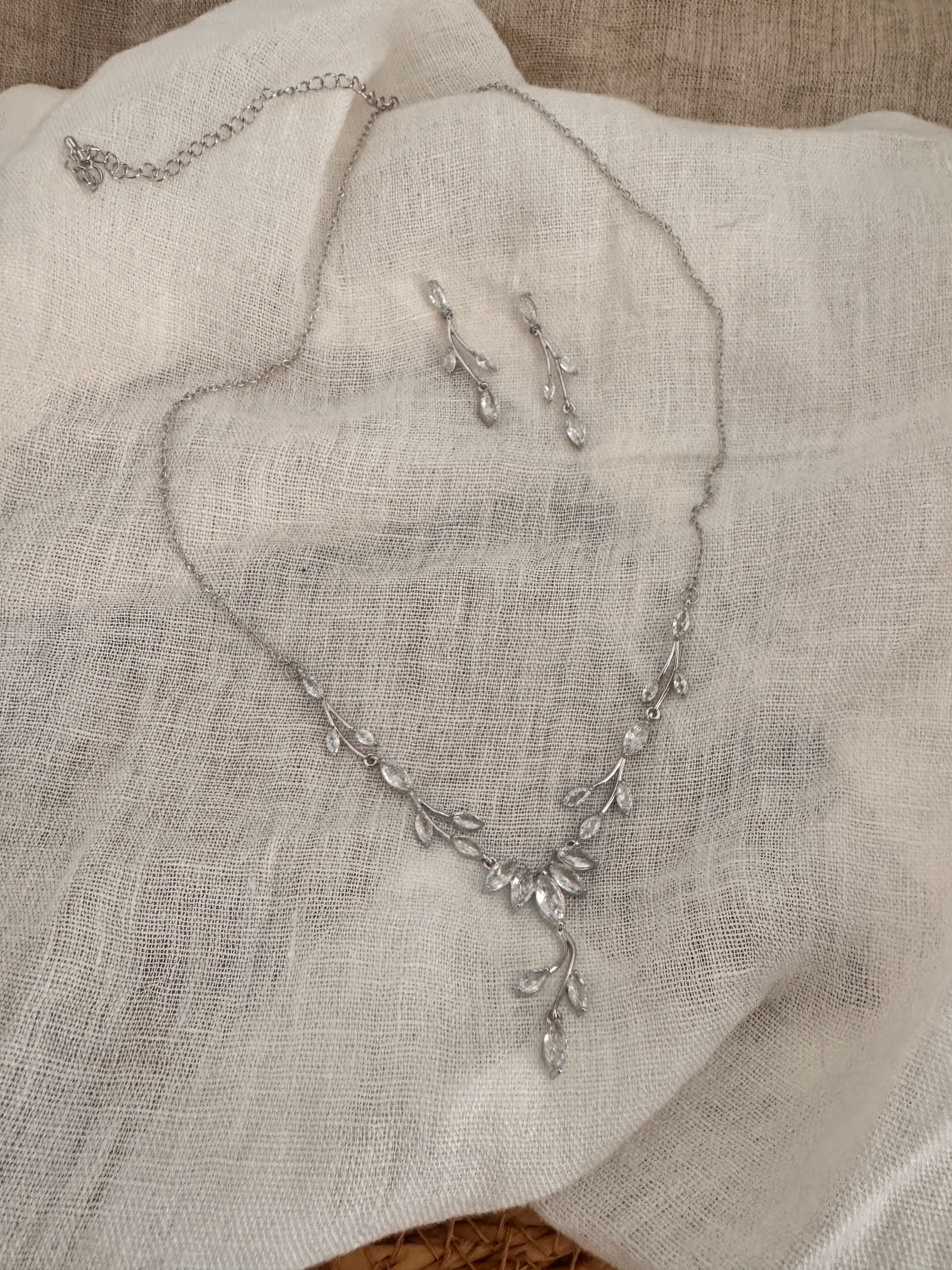 Zirkonia Schmuckset Silber – Collier & Ohrringe im eleganten Blätterdesign | ONDEGO®