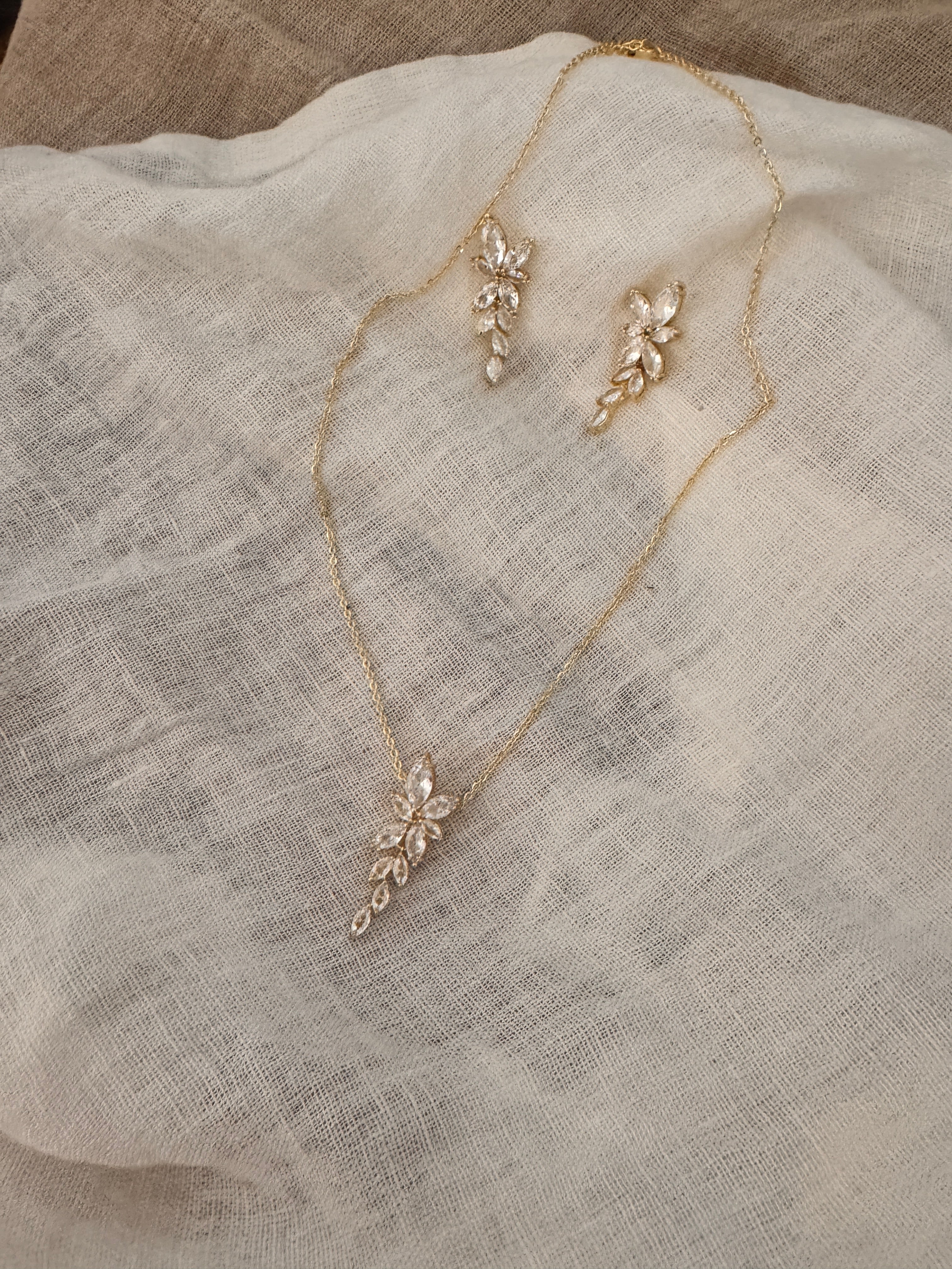 Brautschmuck Set Gold – Zirkonia Kette & Ohrringe 3,5 cm elegant | ONDEGO®