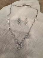 Brautschmuck Set Silber mit Zirkonia – Halskette & Ohrringe im Blätterdesign