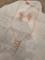 Brautschmuck Set Roségold – Zirkonia Kette & Ohrringe 3,5 cm filigran elegant | ONDEGO®