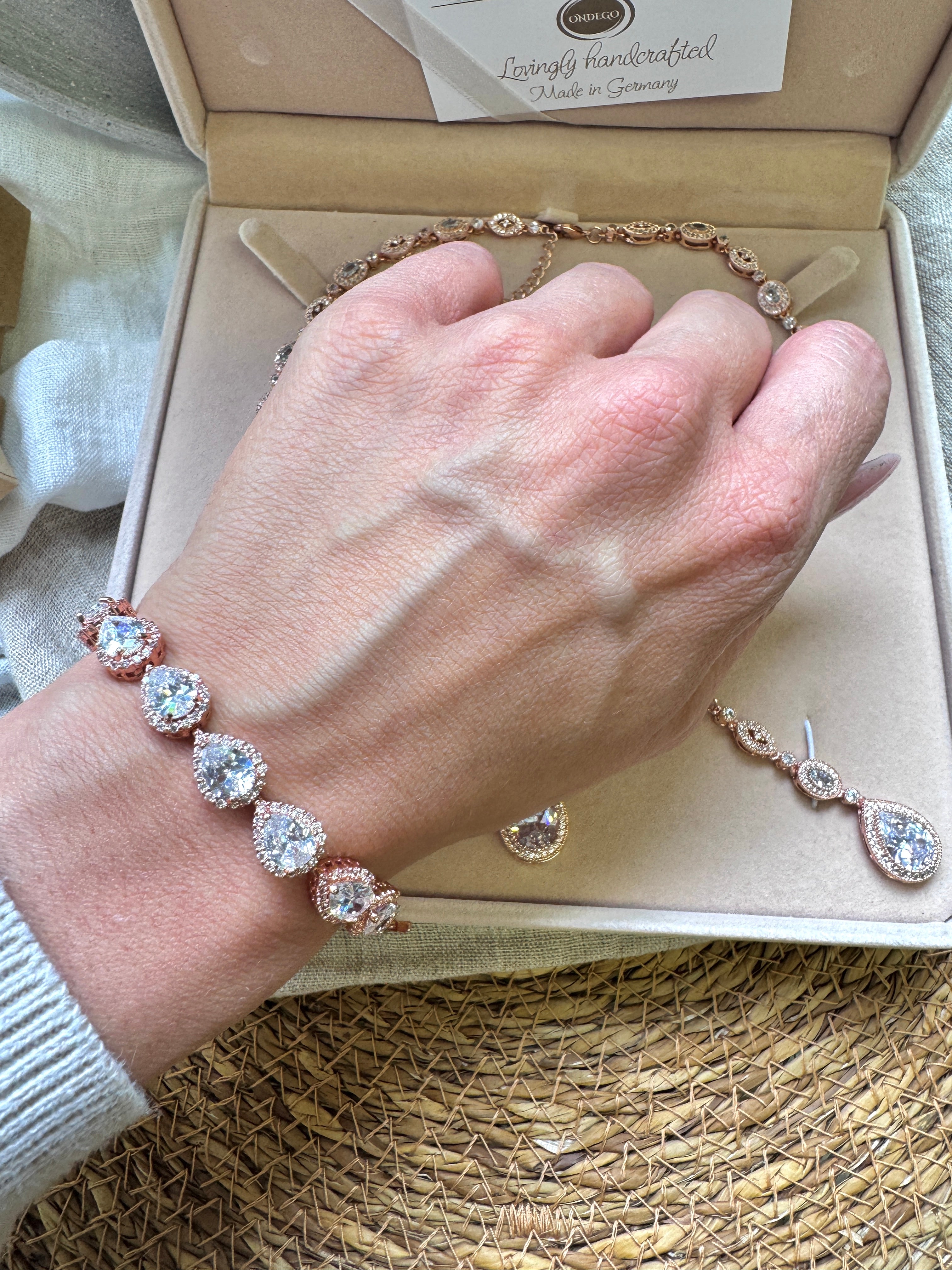 Brautschmuck mit Zirkonia – Rückenkette mit Halskette, Ohrringe oder Armband | Roségold | ONDEGO®