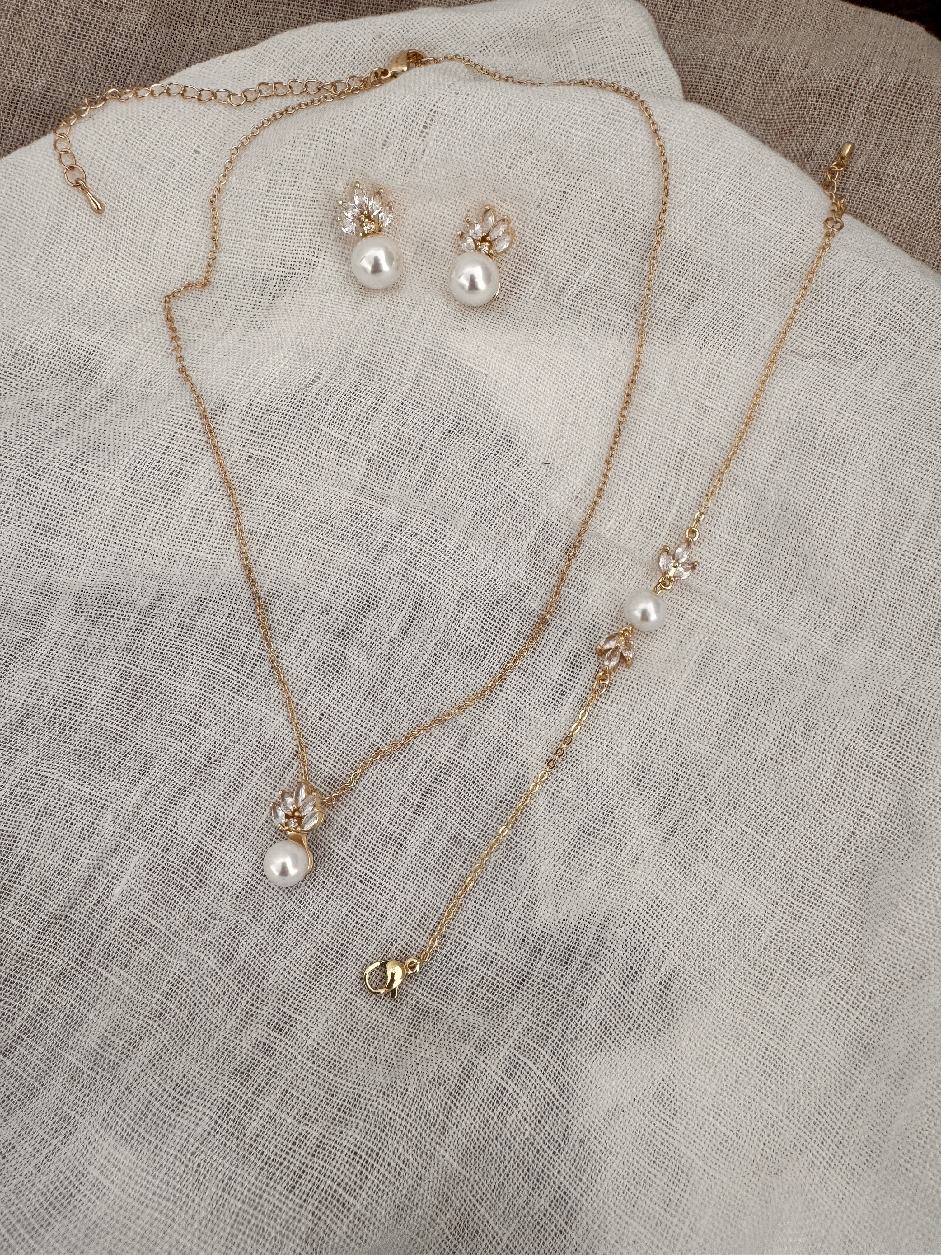Brautschmuck Set Gold mit Perlen & Zirkonia – Halskette, Ohrringe & Armband 3-teilig