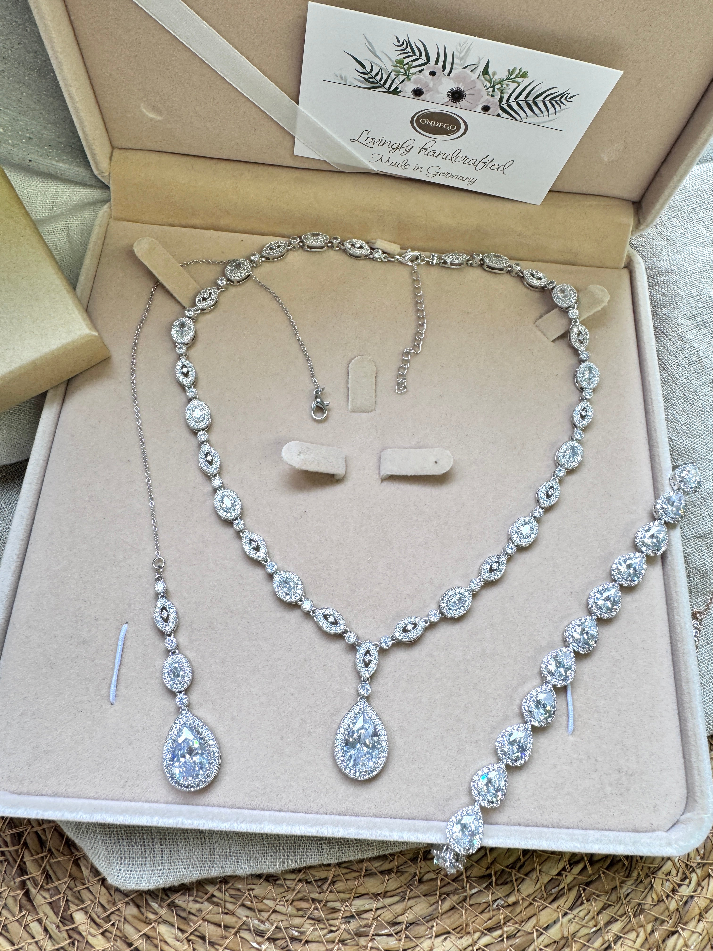 Brautschmuck mit Zirkonia – Rückenkette mit Halskette, Ohrringe oder Armband | Silber | ONDEGO®
