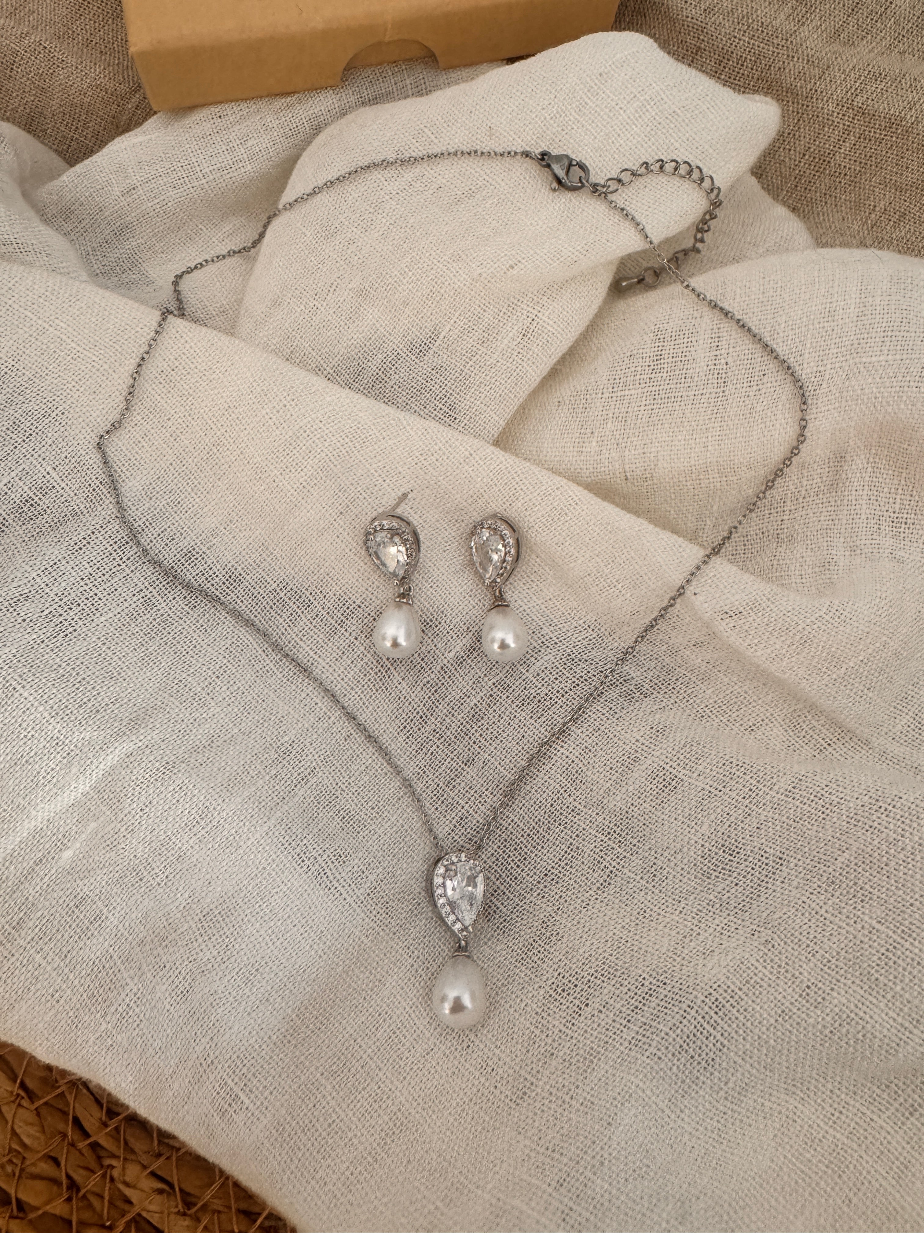 Zirkonia Perlen Schmuckset Silber – Halskette & Ohrringe mit Tropfenperle | Brautschmuck Elegant | ONDEGO®
