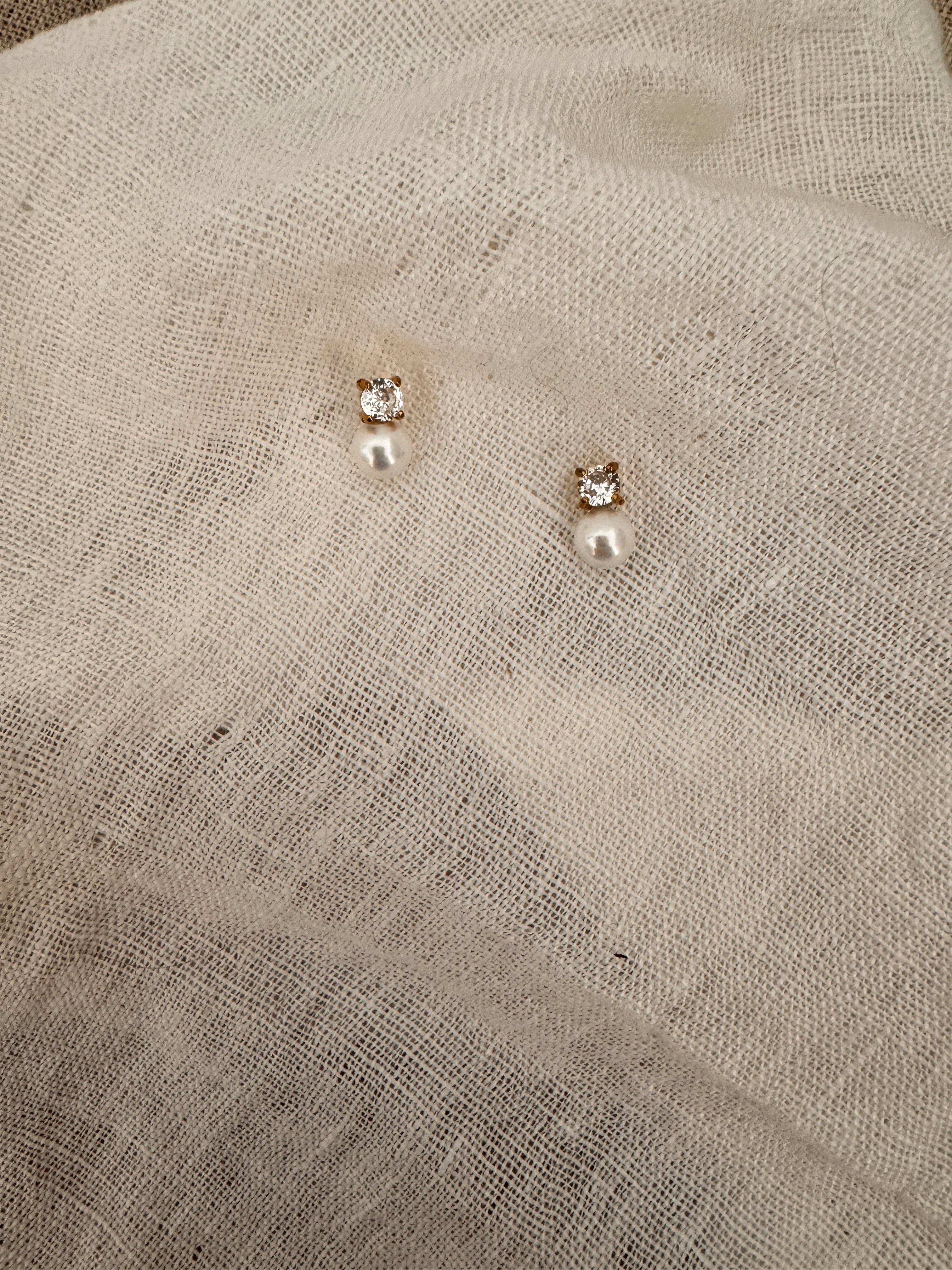 Perlen Ohrstecker Gold – 6 mm Perle mit Zirkonia | Edelstahl wasserfest | ONDEGO®