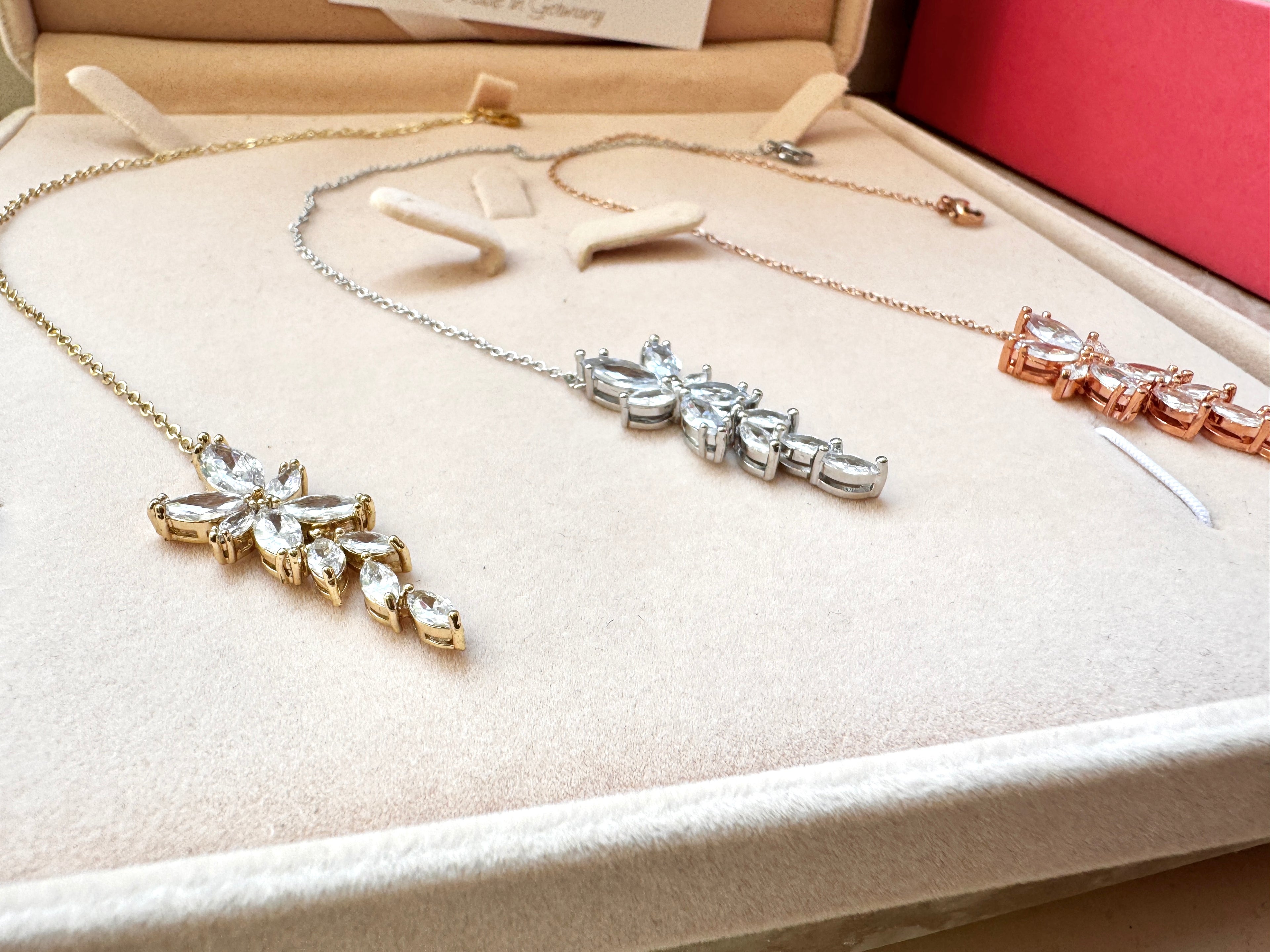 Elegante Rückenkette mit Zirkonia-Blätter Anhänger – filigraner Rückenschmuck | ONDEGO®