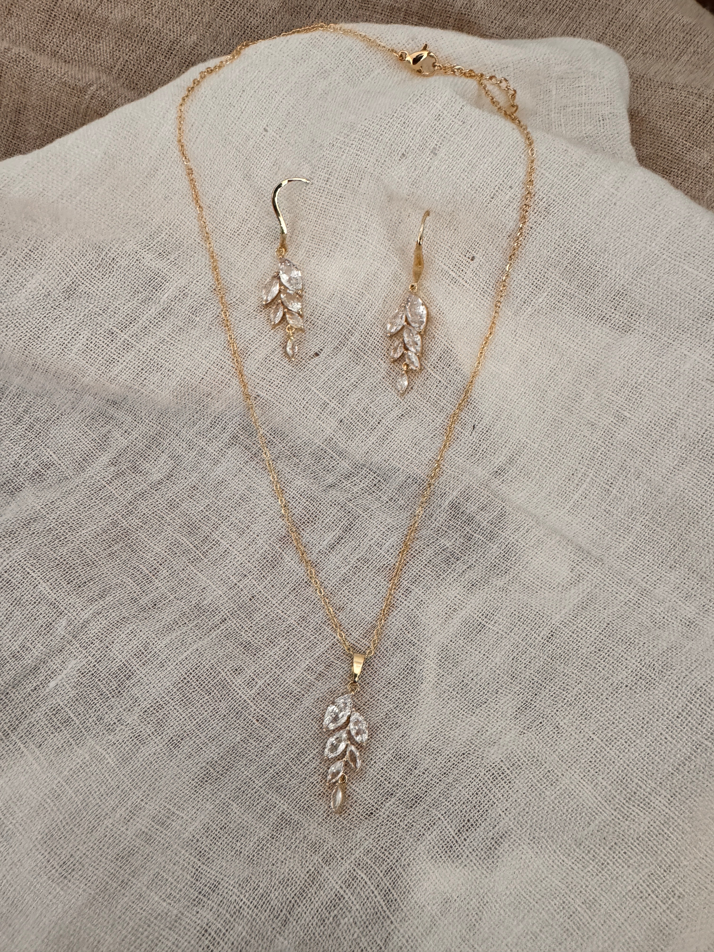 Brautschmuck Set Gold – Halskette & Ohrringe mit Zirkonia | verstellbar | ONDEGO®