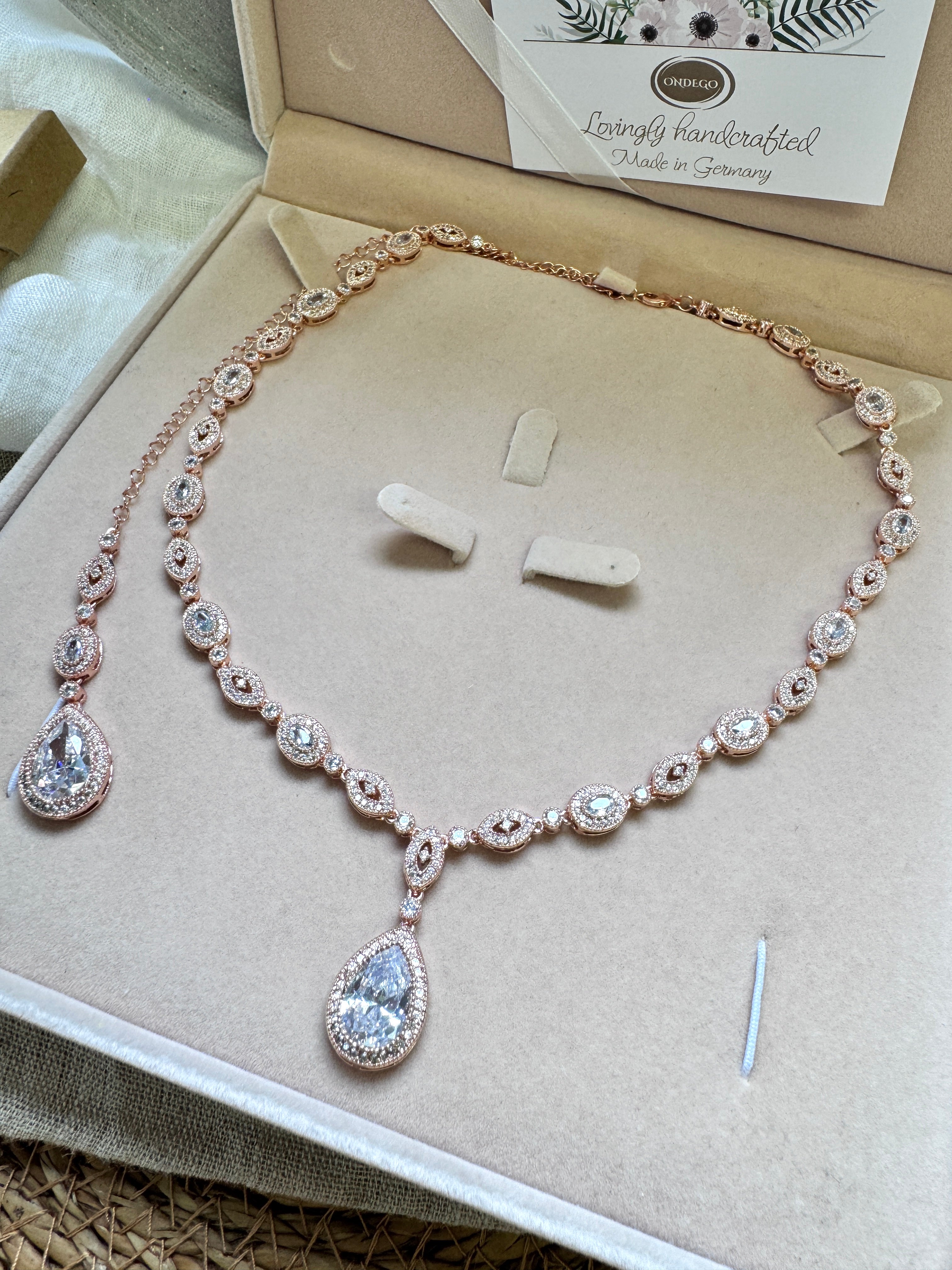 Brautschmuck mit Zirkonia – Rückenkette mit Halskette, Ohrringe oder Armband | Roségold | ONDEGO®