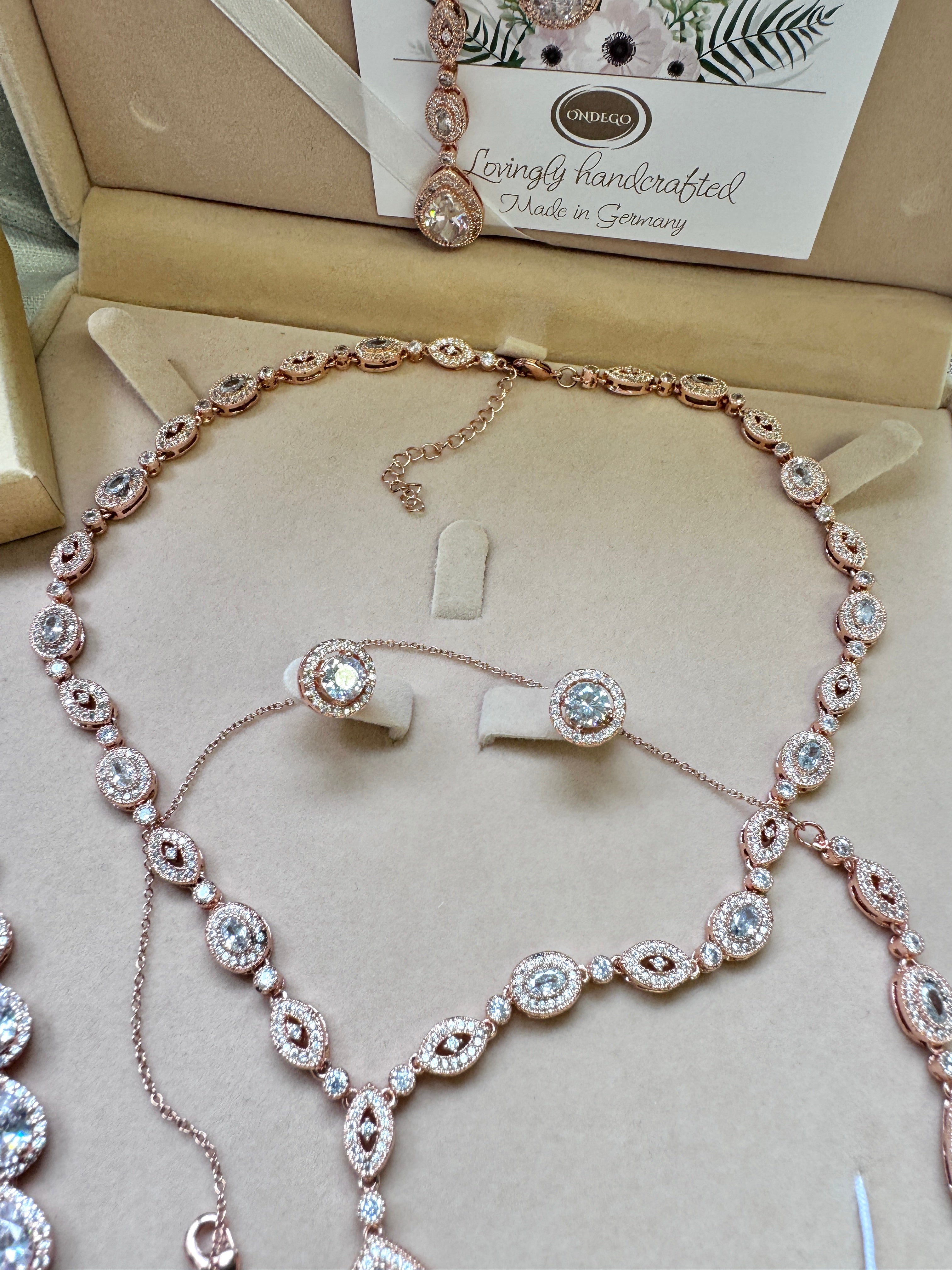 Brautschmuck mit Zirkonia – Rückenkette mit Halskette, Ohrringe oder Armband | Roségold | ONDEGO®