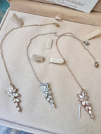 Elegante Rückenkette mit Zirkonia-Blätter Anhänger – filigraner Rückenschmuck | ONDEGO®