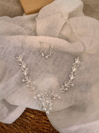 Strass & Perlen Schmuckset Silber – Collier & Ohrringe im eleganten Blätterdesign | ONDEGO®