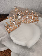 Braut Diadem Gold 6 cm – Strass Krone mit Ösen | ONDEGO®