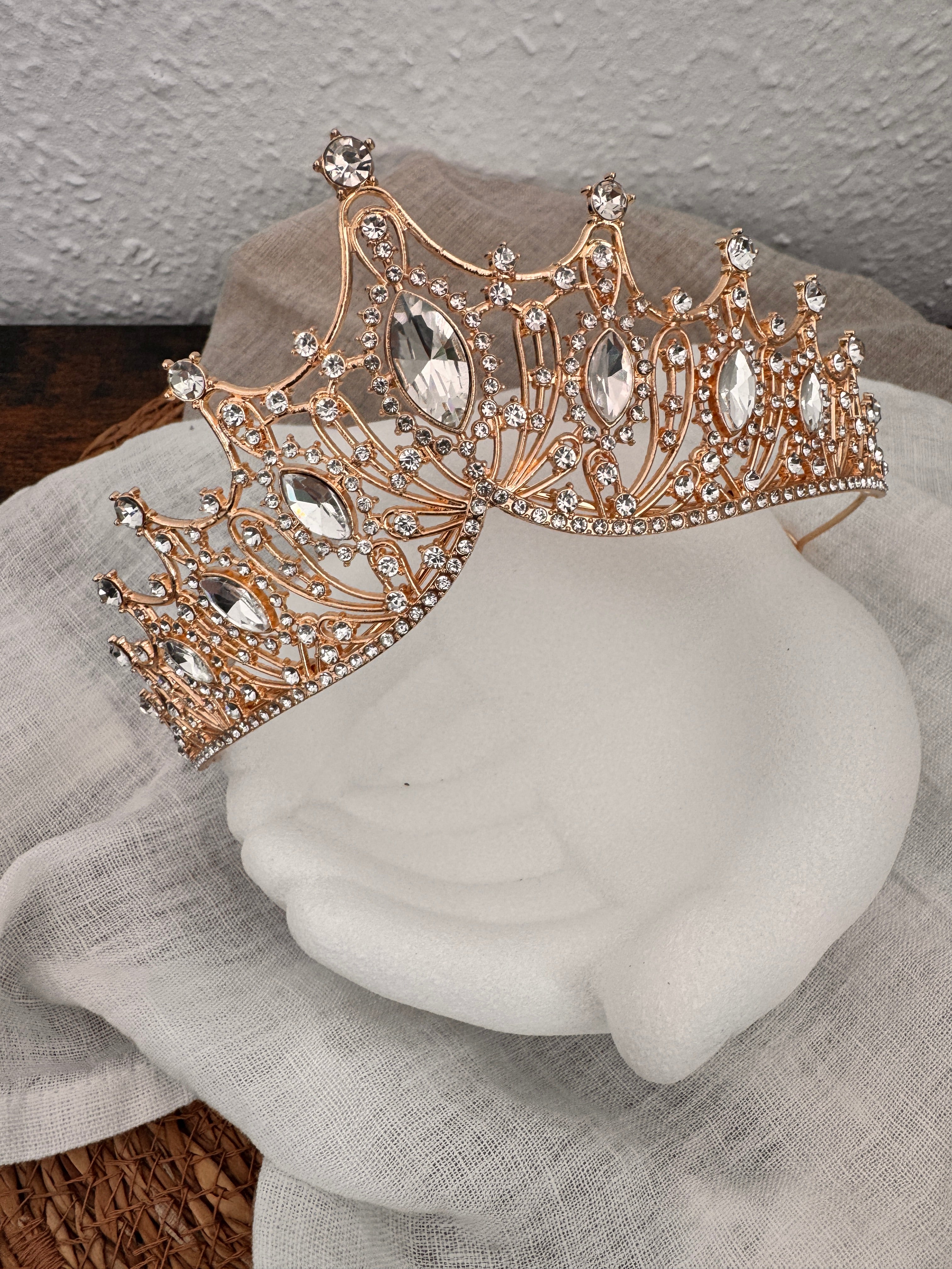 Braut Diadem Gold 6 cm – Strass Krone mit Ösen | ONDEGO®