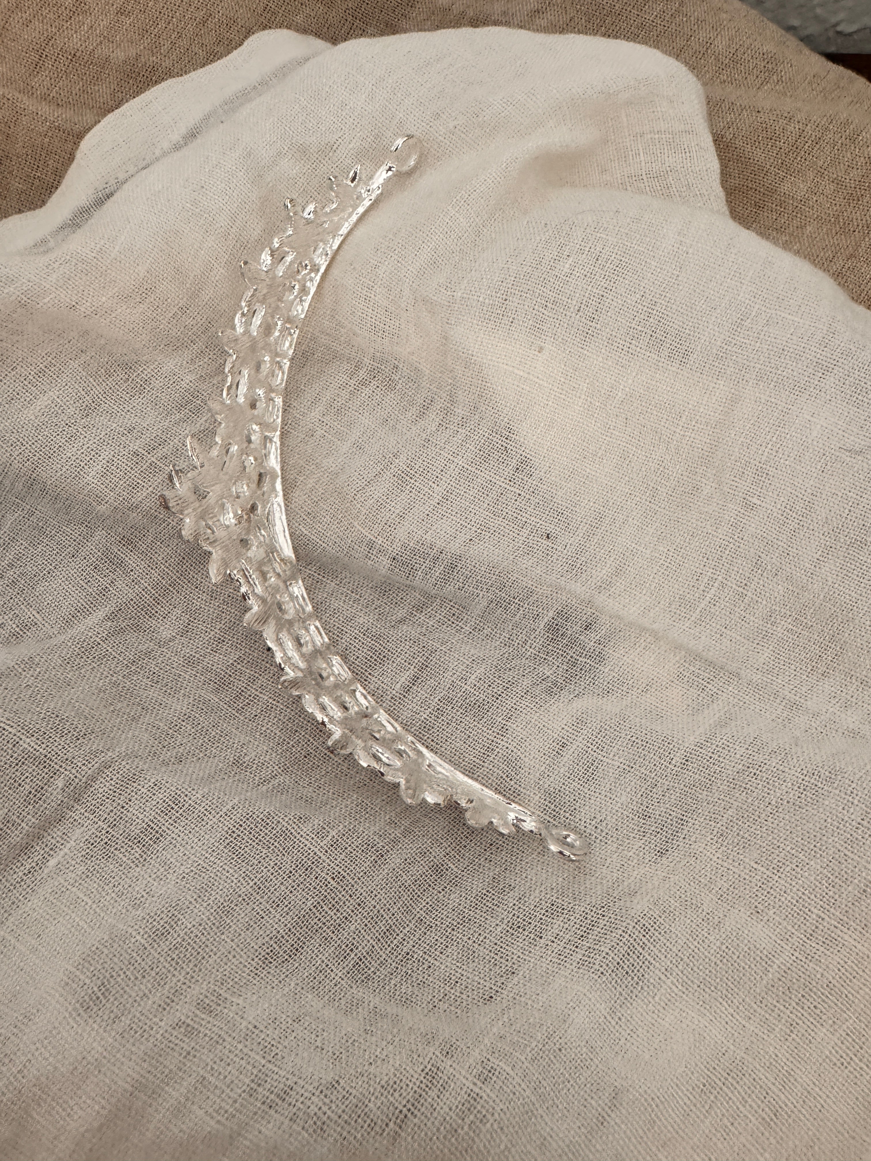 Diadem Silber mit Perlen – Tiara mit Strass und Ösen 5 cm hoch | ONDEGO®