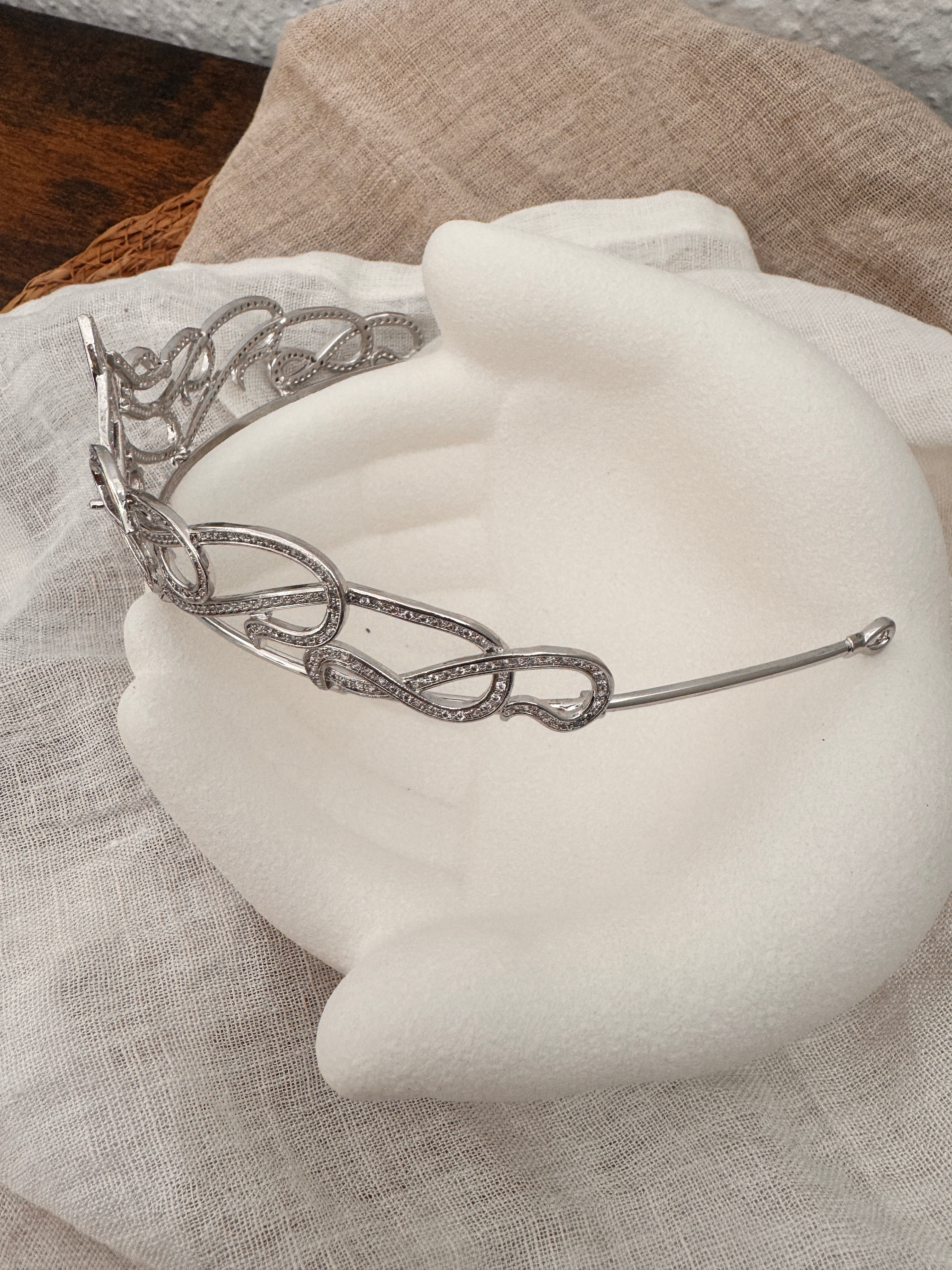 Diadem Silber – Strass & Zirkonia Tiara mit Ösen 4,5 cm hoch | ONDEGO®