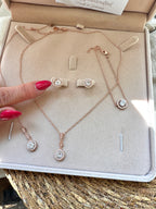 Roségold Zirkonia Schmuckset mit abnehmbarer Rückenkette – Collier, Ohrringe & Armband | ONDEGO®
