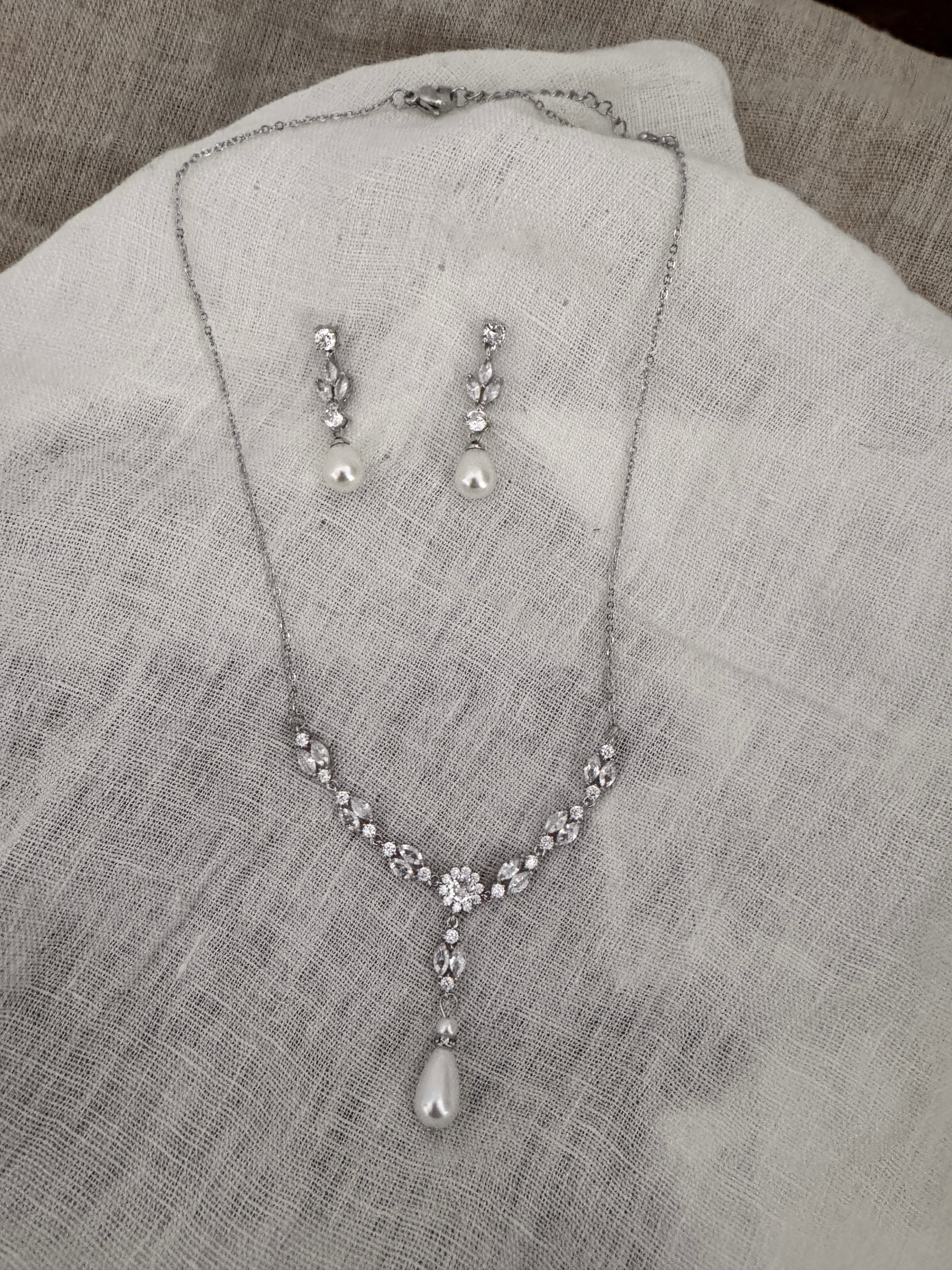 Elegantes Brautschmuck Set Silber – Zirkonia Kette & Ohrringe | ONDEGO®