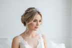 Diadem Silber – Strass & Zirkonia Tiara mit Ösen 4,5 cm hoch | ONDEGO®
