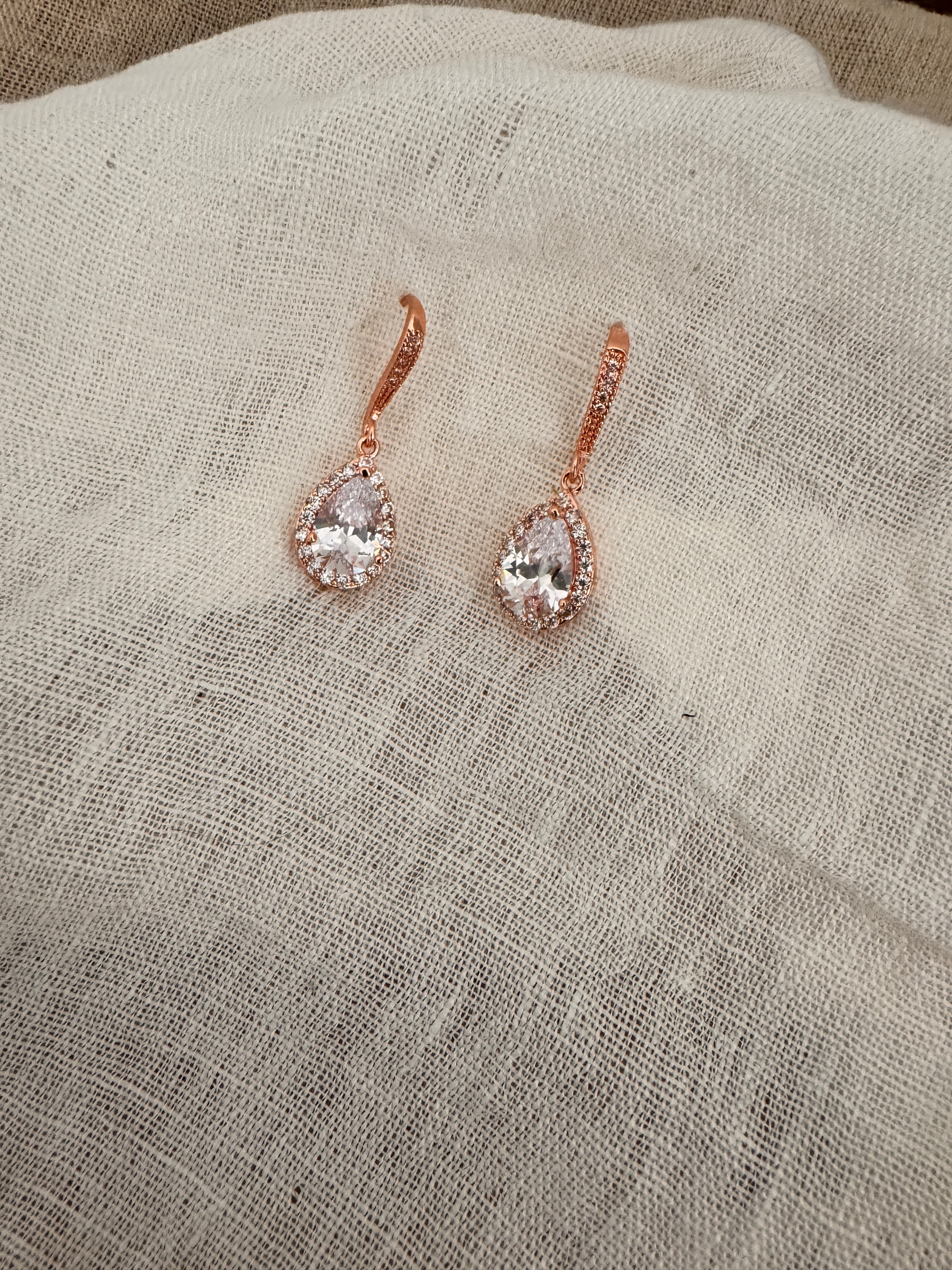 Roségold Tropfen Ohrringe mit AAA+ Zirkonia – Elegante Ohrhänger | ONDEGO®