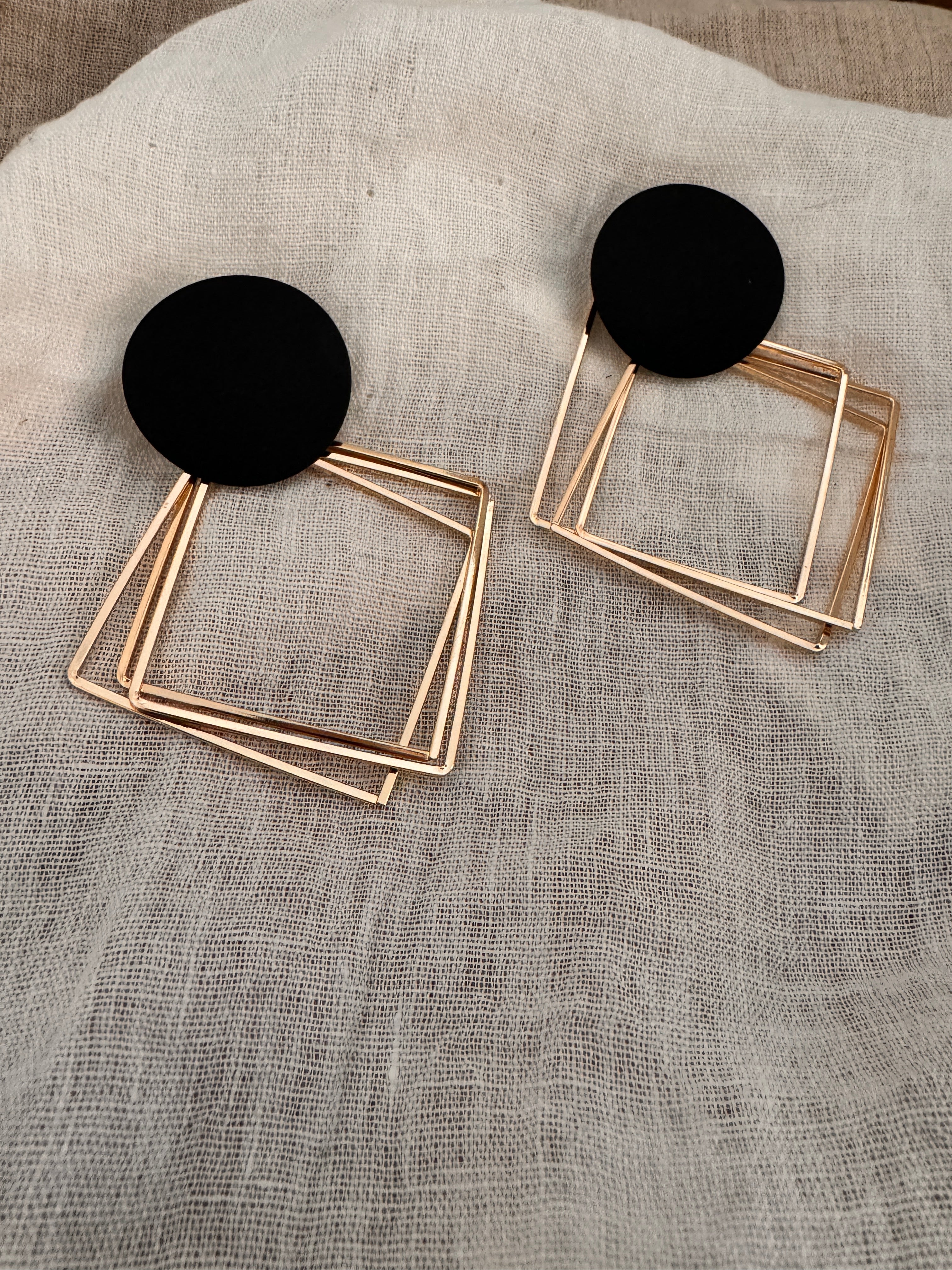 Statement Ohrringe Schwarz Gold – 10 cm geometrisch | ONDEGO®