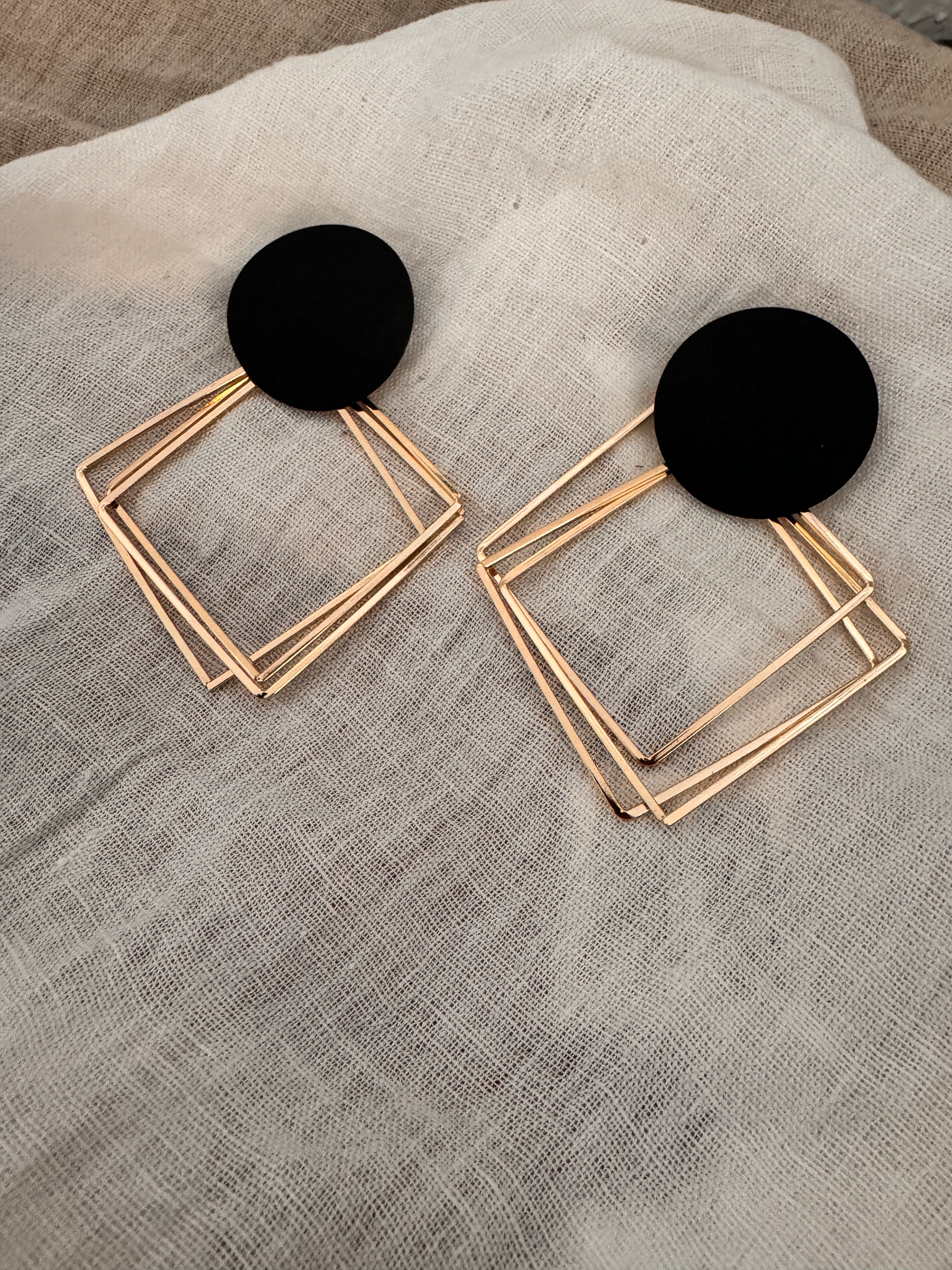 Statement Ohrringe Schwarz Gold – 10 cm geometrisch | ONDEGO®