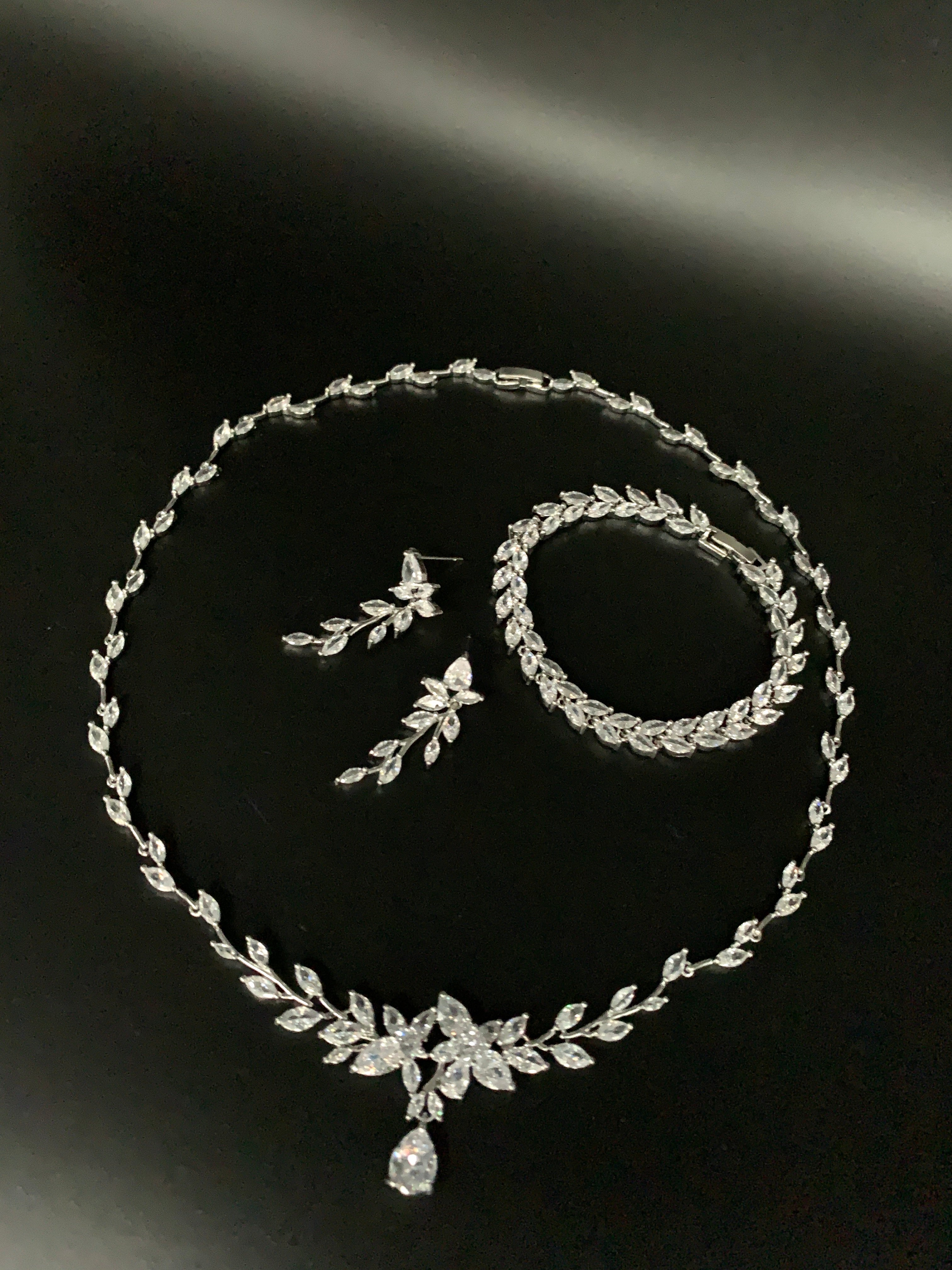 Zirkonia Schmuckset Silber – Collier & Ohrringe und Armband | ONDEGO®
