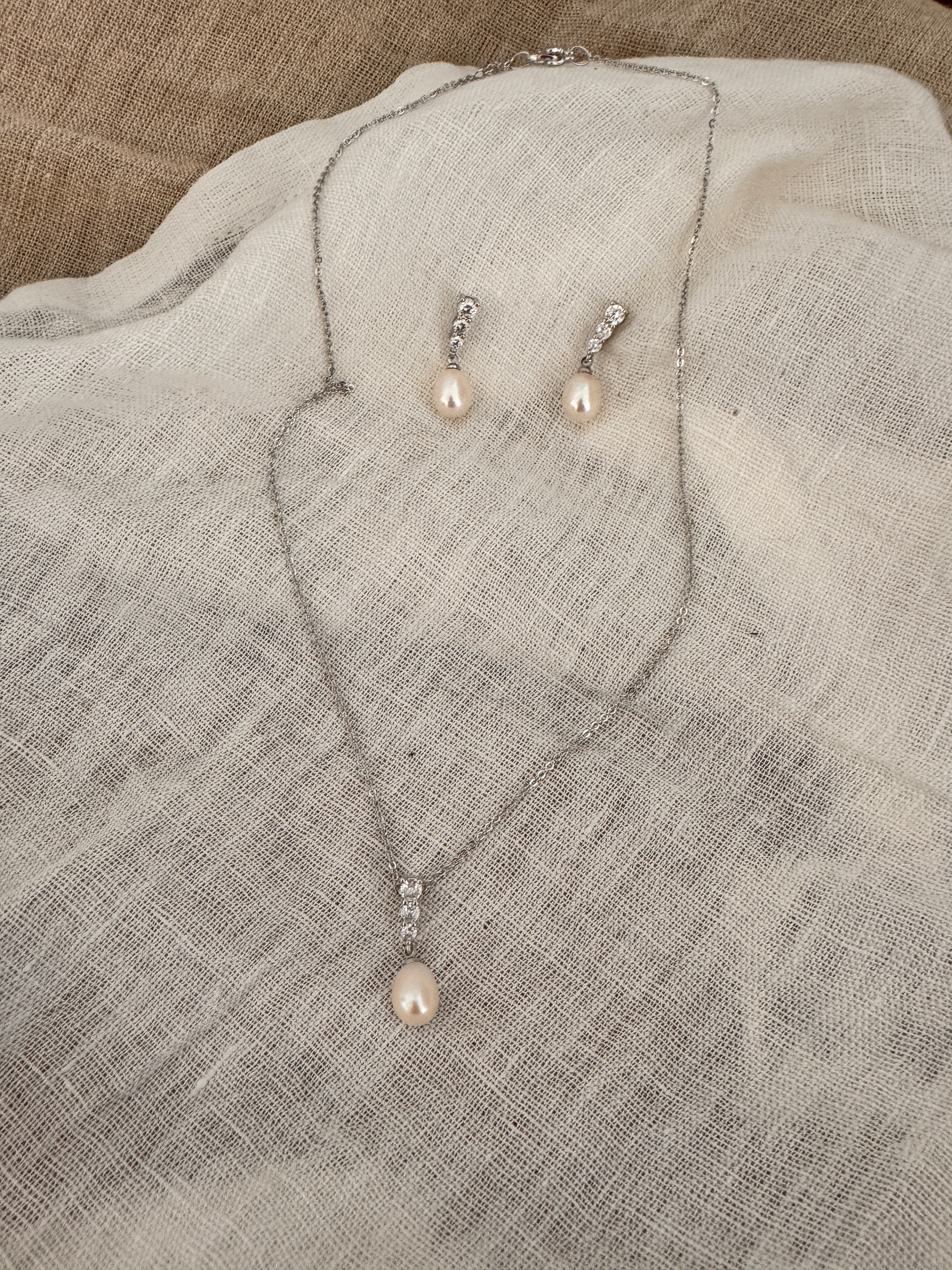 Brautschmuck Set Silber – Perle & Strass Kette und Ohrringe elegant | ONDEGO®