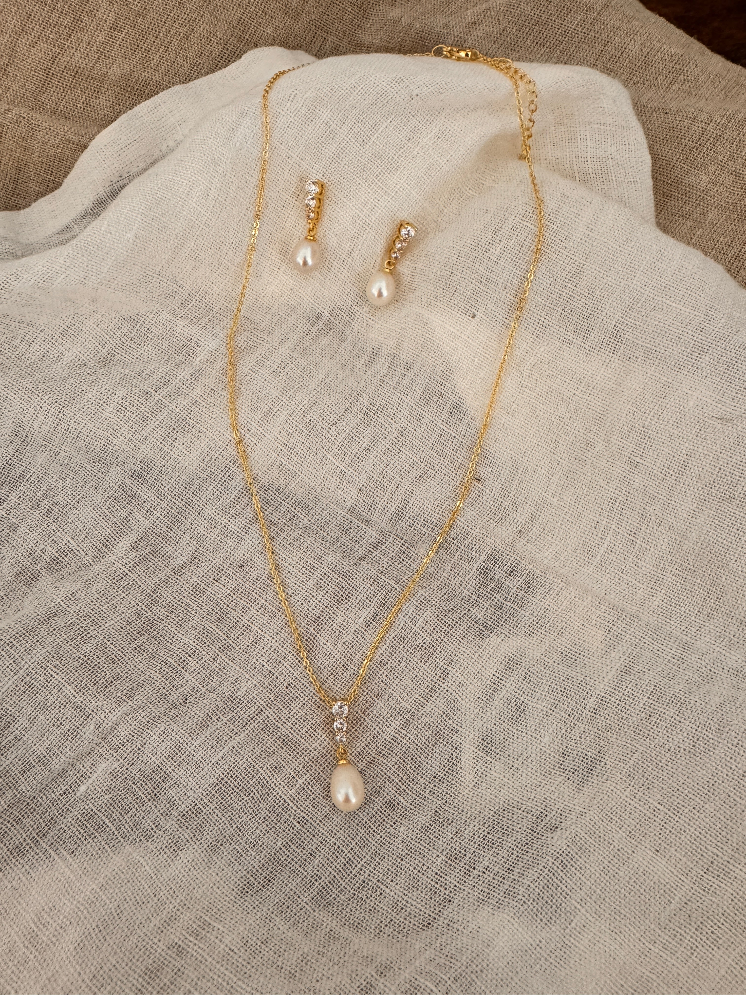 Brautschmuck Set Gold – Perle & Strass Kette und Ohrringe elegant | ONDEGO®