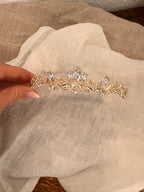 Diadem Gold – Tiara mit Strass und Ösen 4 cm hoch | ONDEGO®