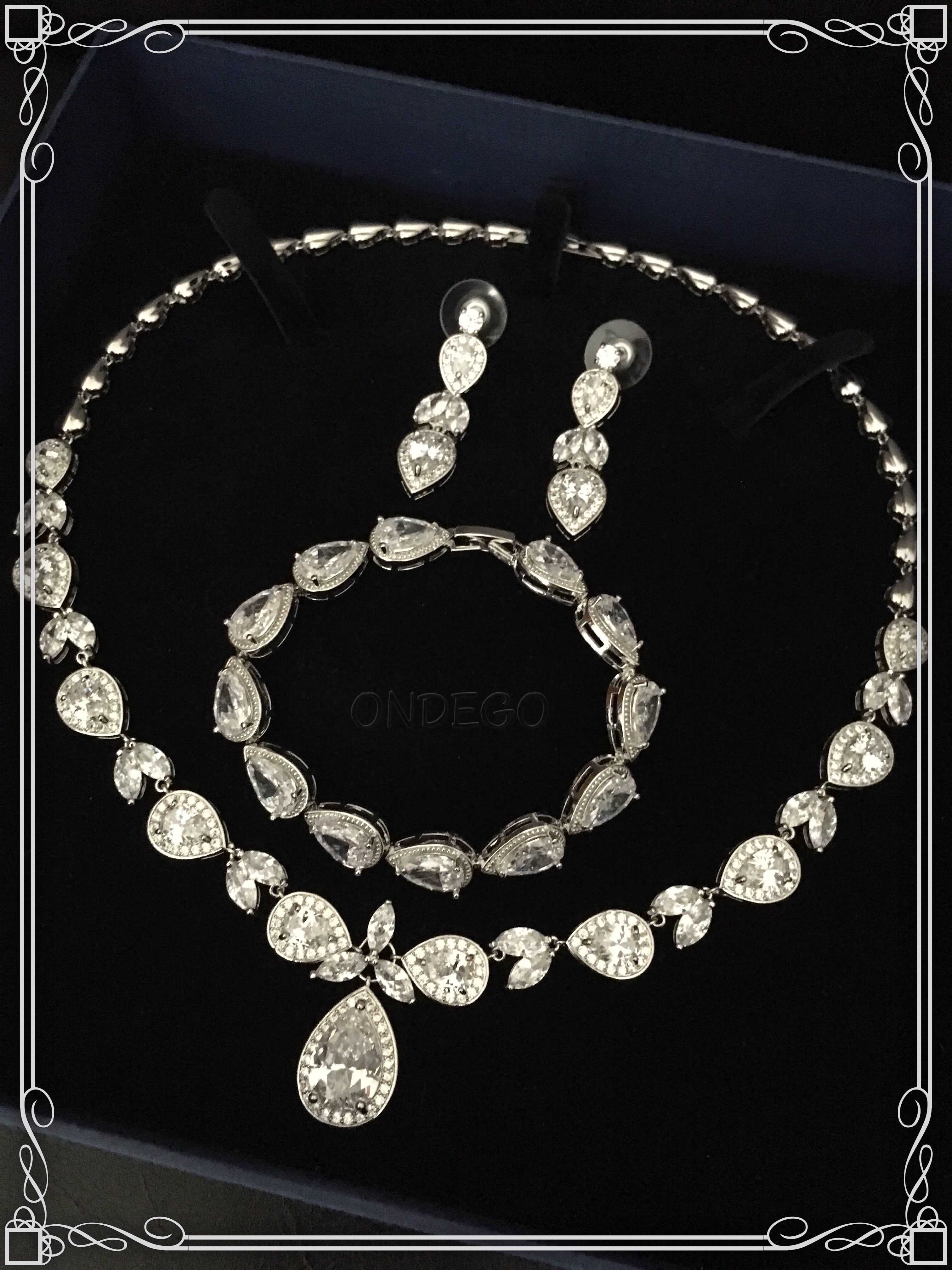 Zirkonia Schmuckset Silber – Collier, Ohrringe & Armband mit Tropfen-Design | ONDEGO®