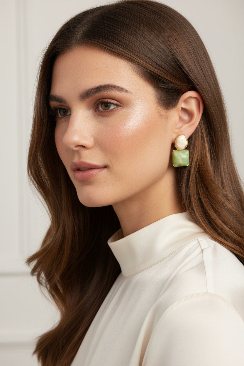 Ohrringe Damen Gold mit Schmucksteinen Grün & Ivory – Statement Ohrstecker 3,5 cm