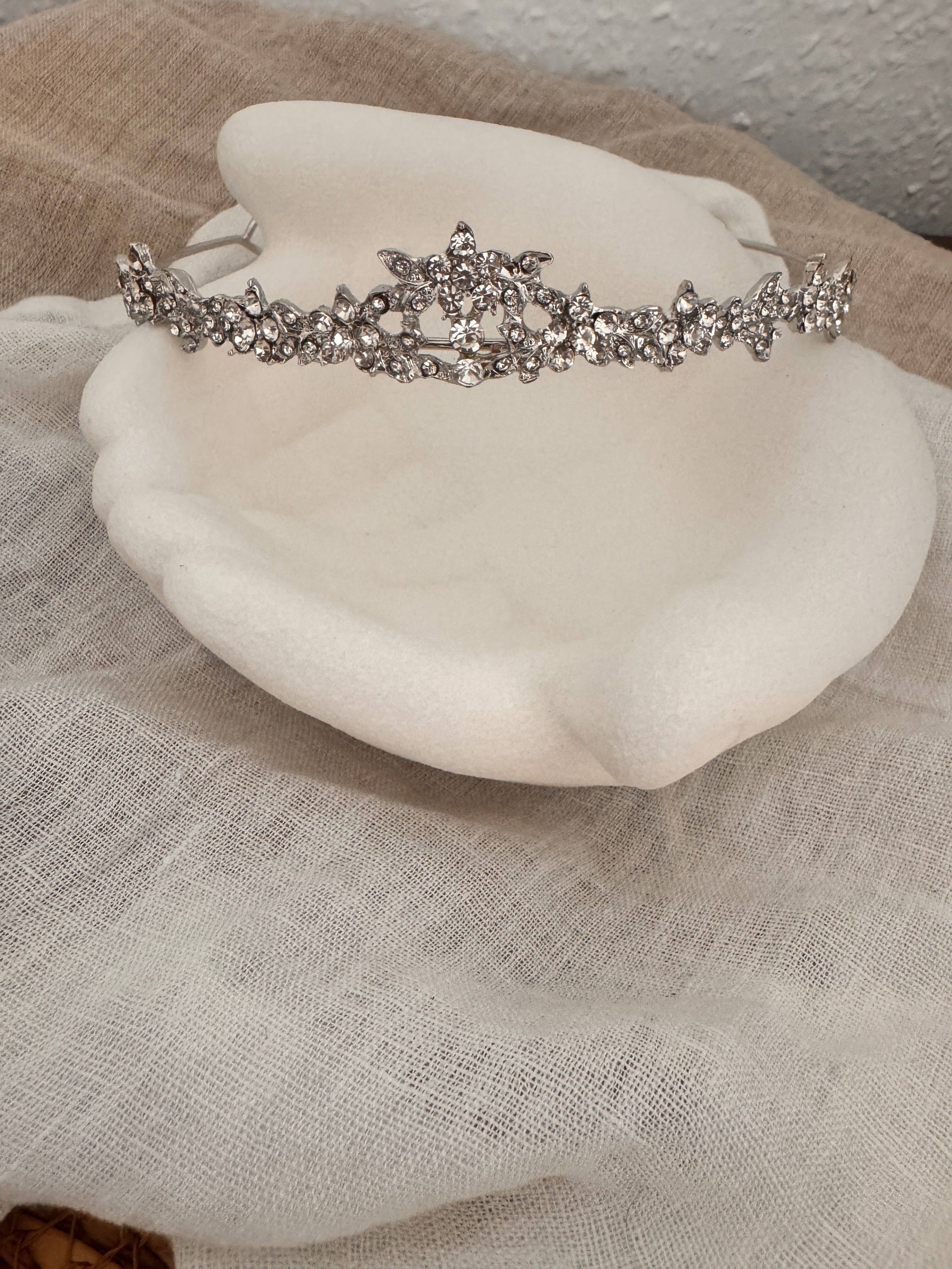 Diadem Silber – Strass Tiara mit Ösen 2,5 cm hoch | ONDEGO®
