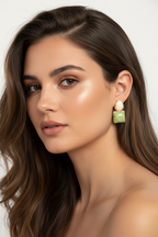 Ohrringe Damen Gold mit Schmucksteinen Grün & Ivory – Statement Ohrstecker 3,5 cm