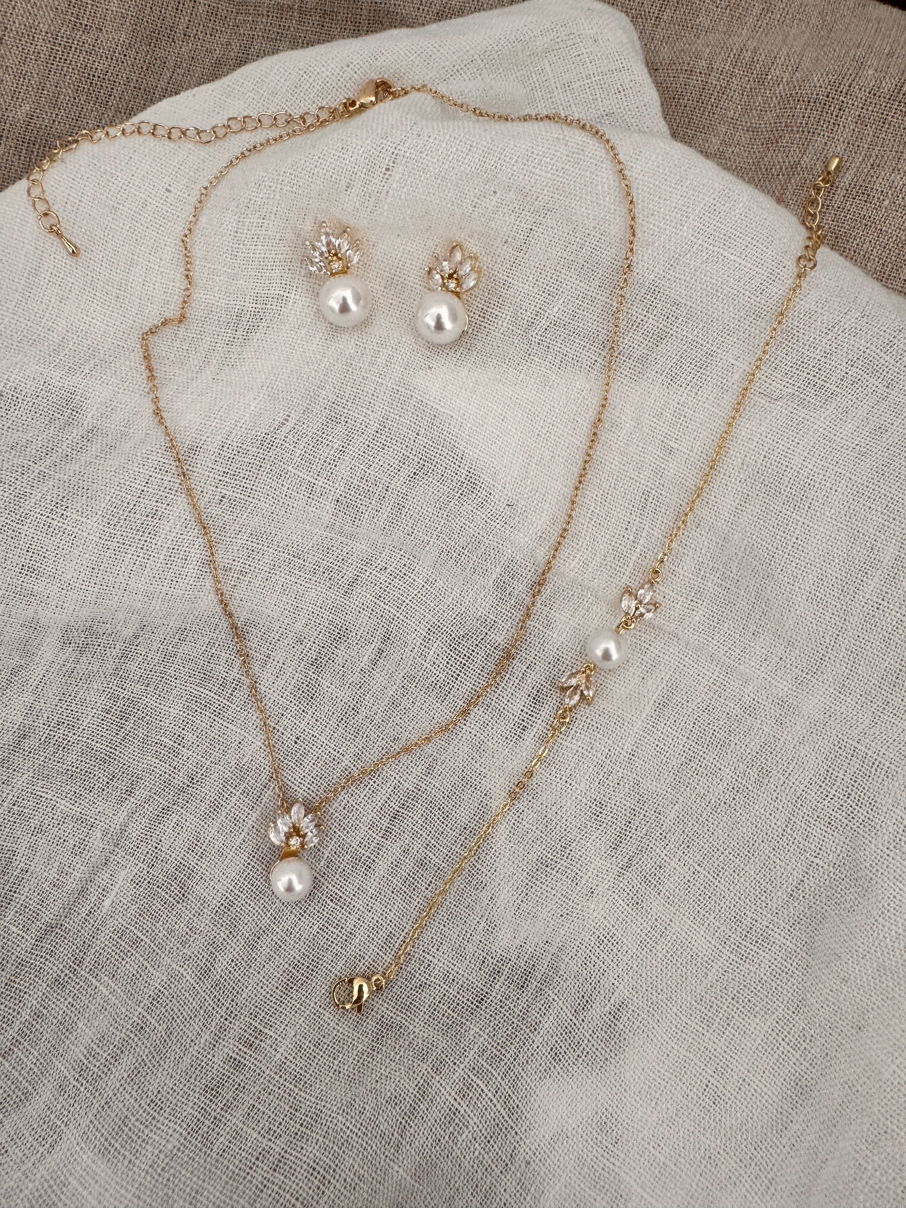 Brautschmuck Set Gold mit Perlen & Zirkonia – Halskette, Ohrringe & Armband 3-teilig