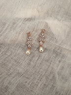Braut Ohrringe Roségold – Zirkonia & Perle 4 cm elegant hängend | ONDEGO®