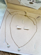 Gold Edelstahl Schmuckset mit Perle – Halskette & abnehmbare Rückenkette | ONDEGO®