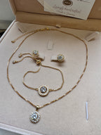 Zirkonia & Strass Schmuckset in Gold – Halskette, Ohrringe & Armband | ONDEGO®