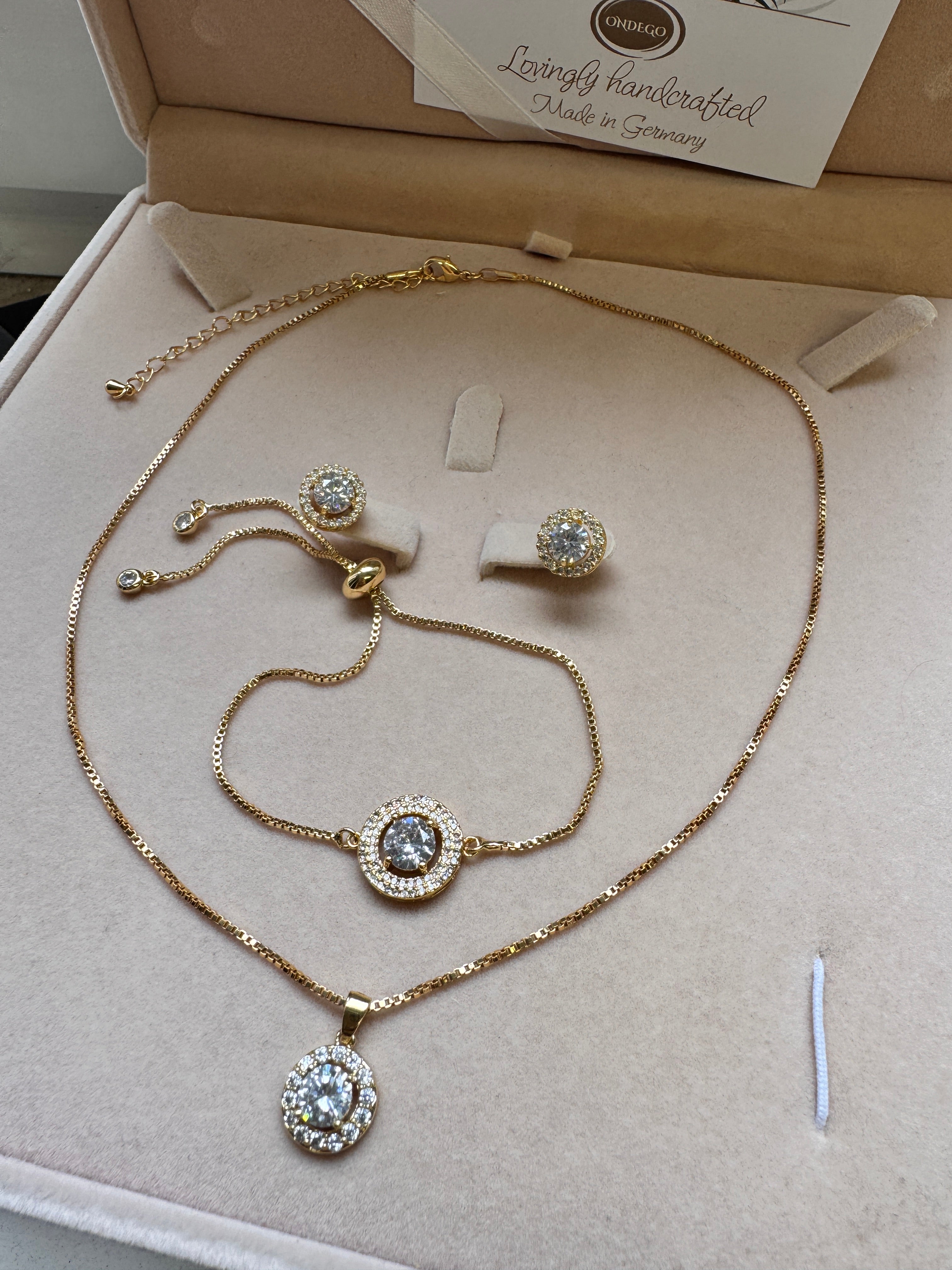 Zirkonia & Strass Schmuckset in Gold – Halskette, Ohrringe & Armband | ONDEGO®