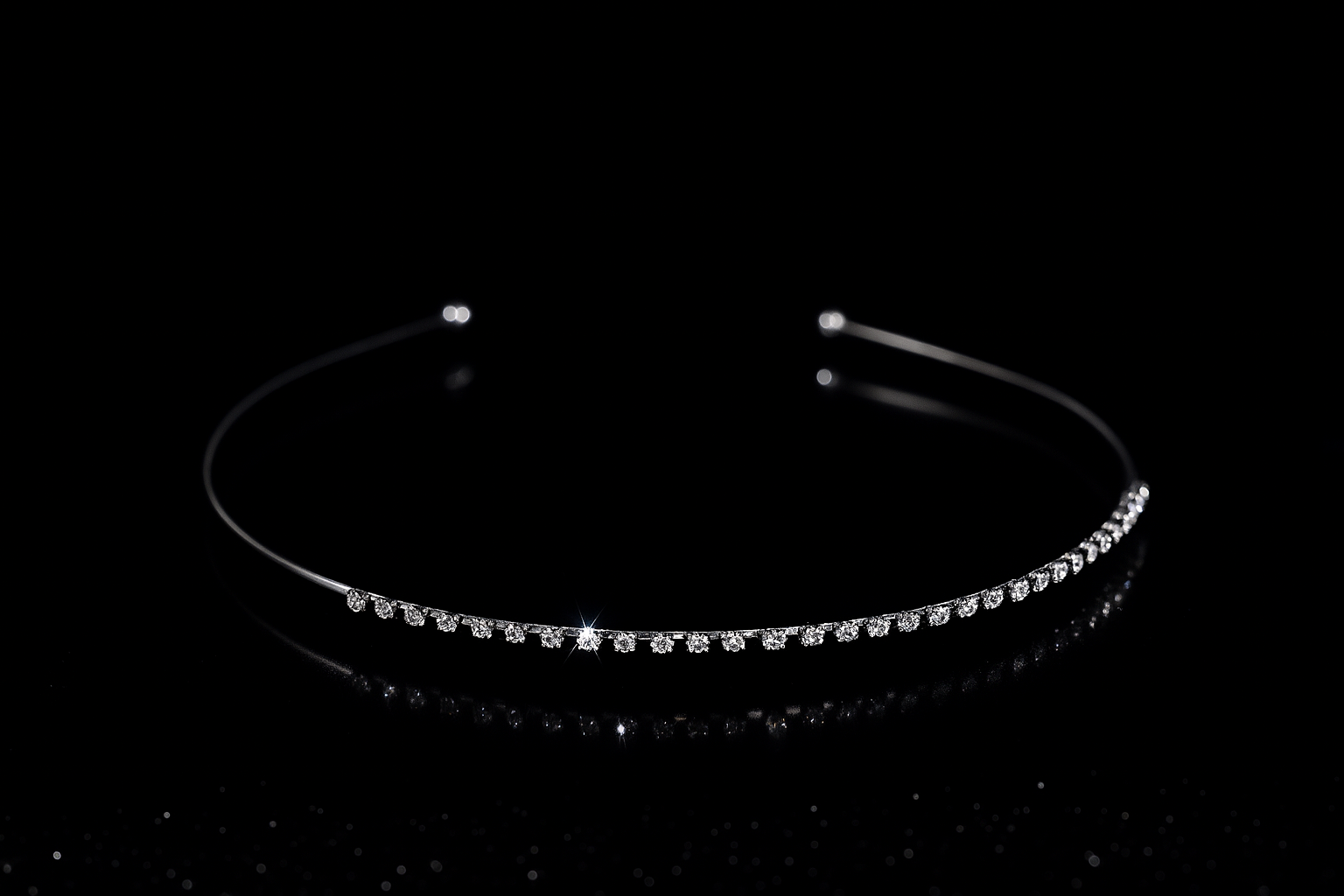 minimalistisches-hochzeitsdiadem-silber-mit-glitzersteinen