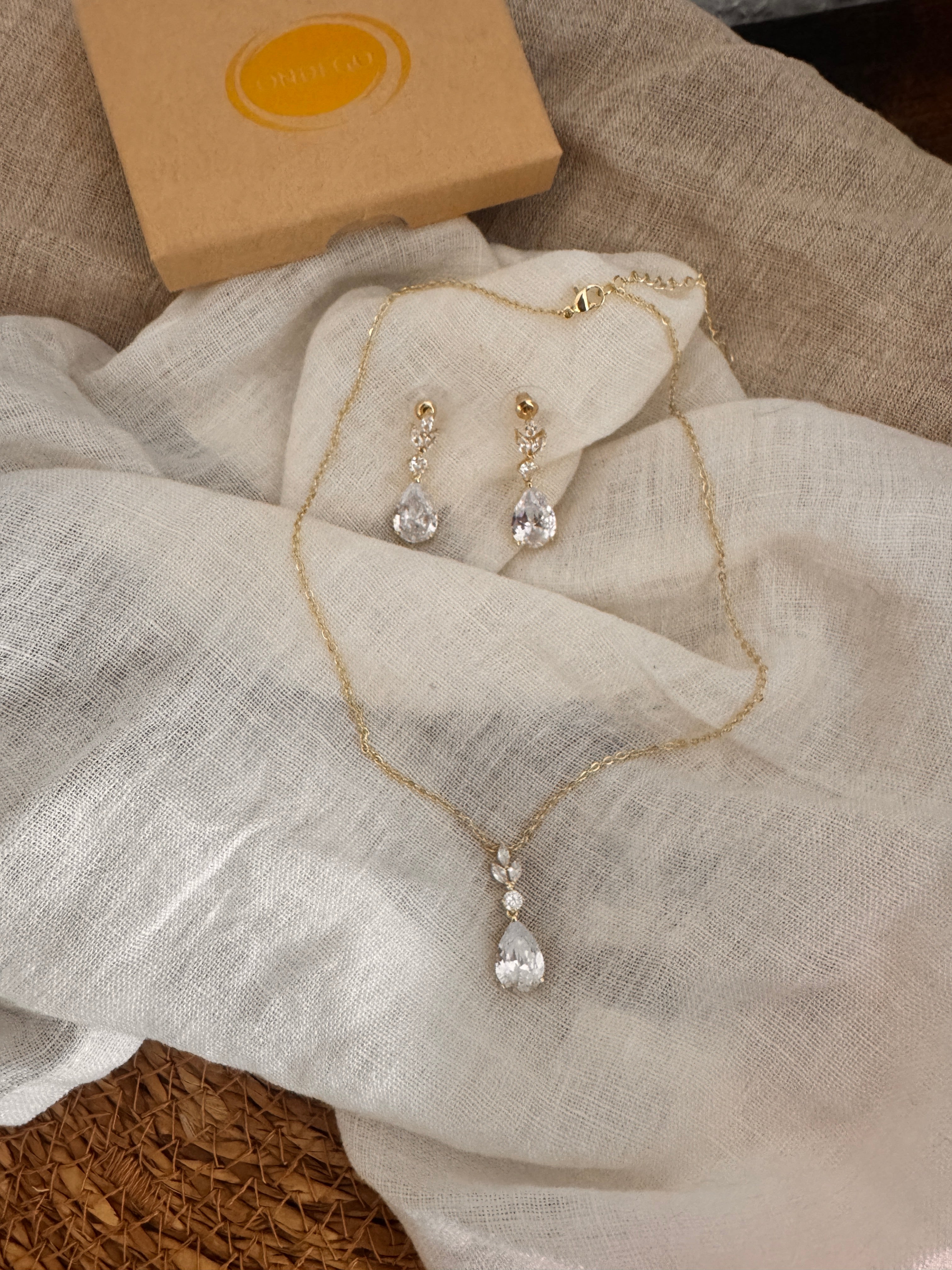 Zirkonia Schmuckset Gold – Halskette & Ohrringe | Funkeltraum | ONDEGO®