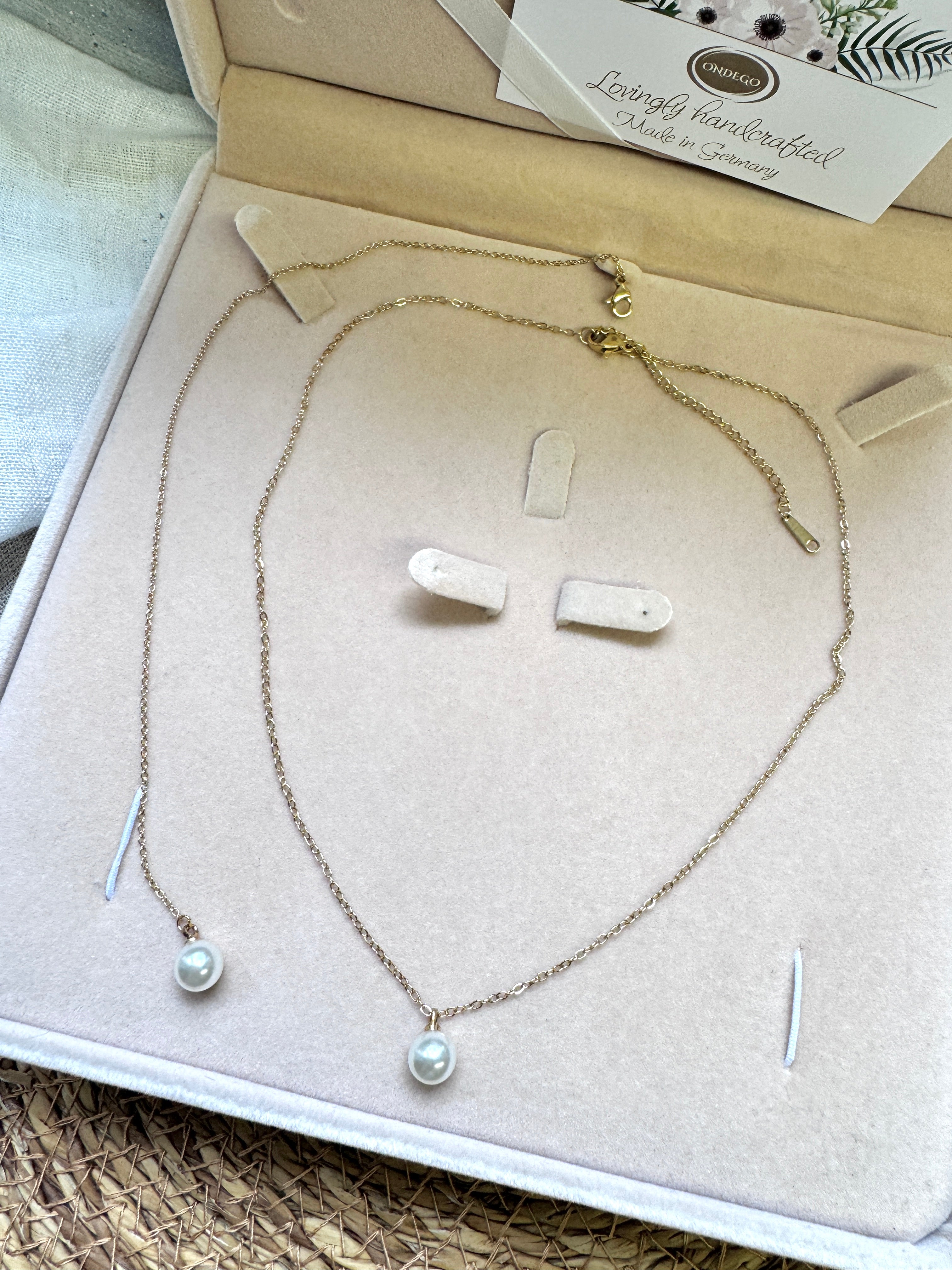 Gold Edelstahl Schmuckset mit Perle – Halskette & abnehmbare Rückenkette | ONDEGO®
