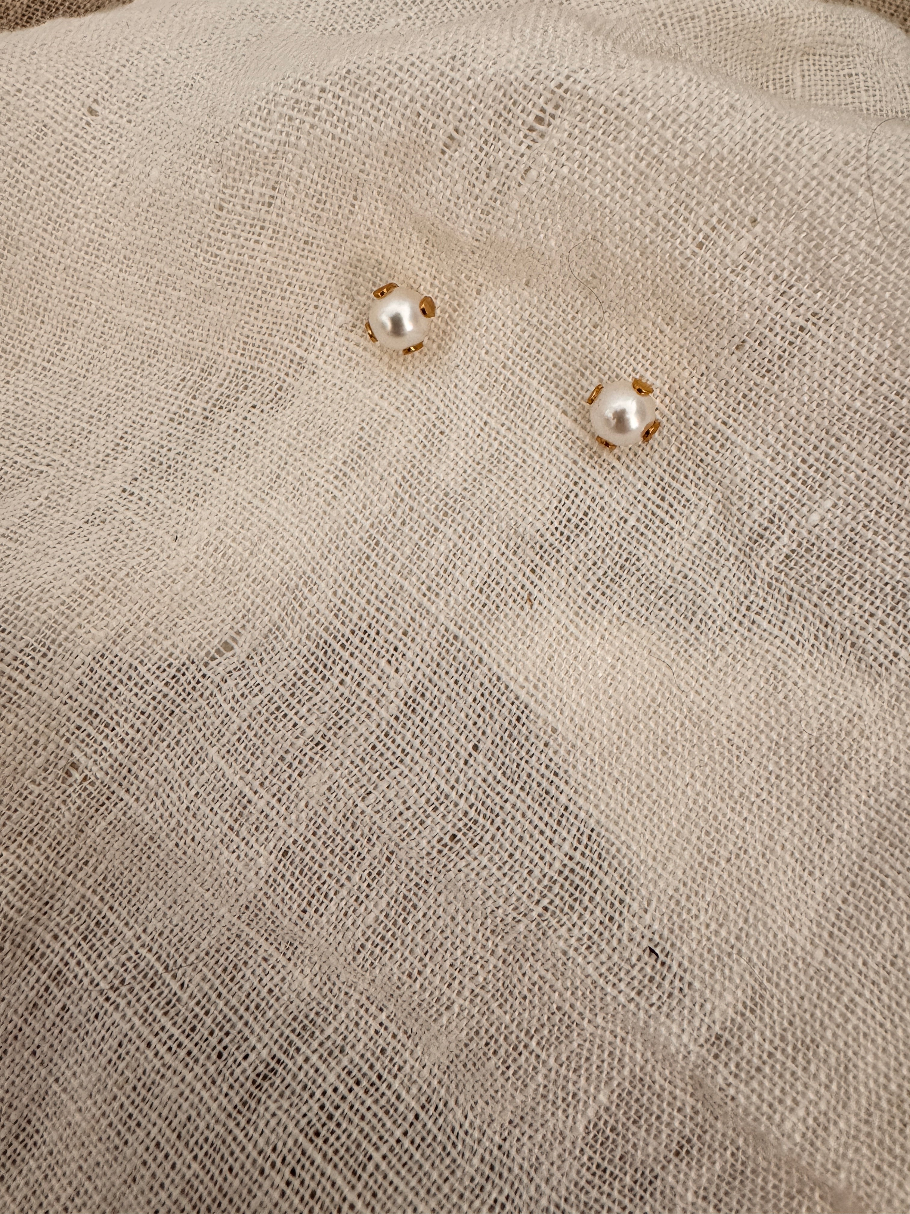 Perlen Ohrstecker Gold 6 mm – Edelstahl wasserfest | Brautschmuck minimalistisch | ONDEGO®
