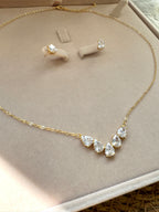 Gold Zirkonia Schmuckset mit Mini-Ohrringen – filigranes Collier | ONDEGO®