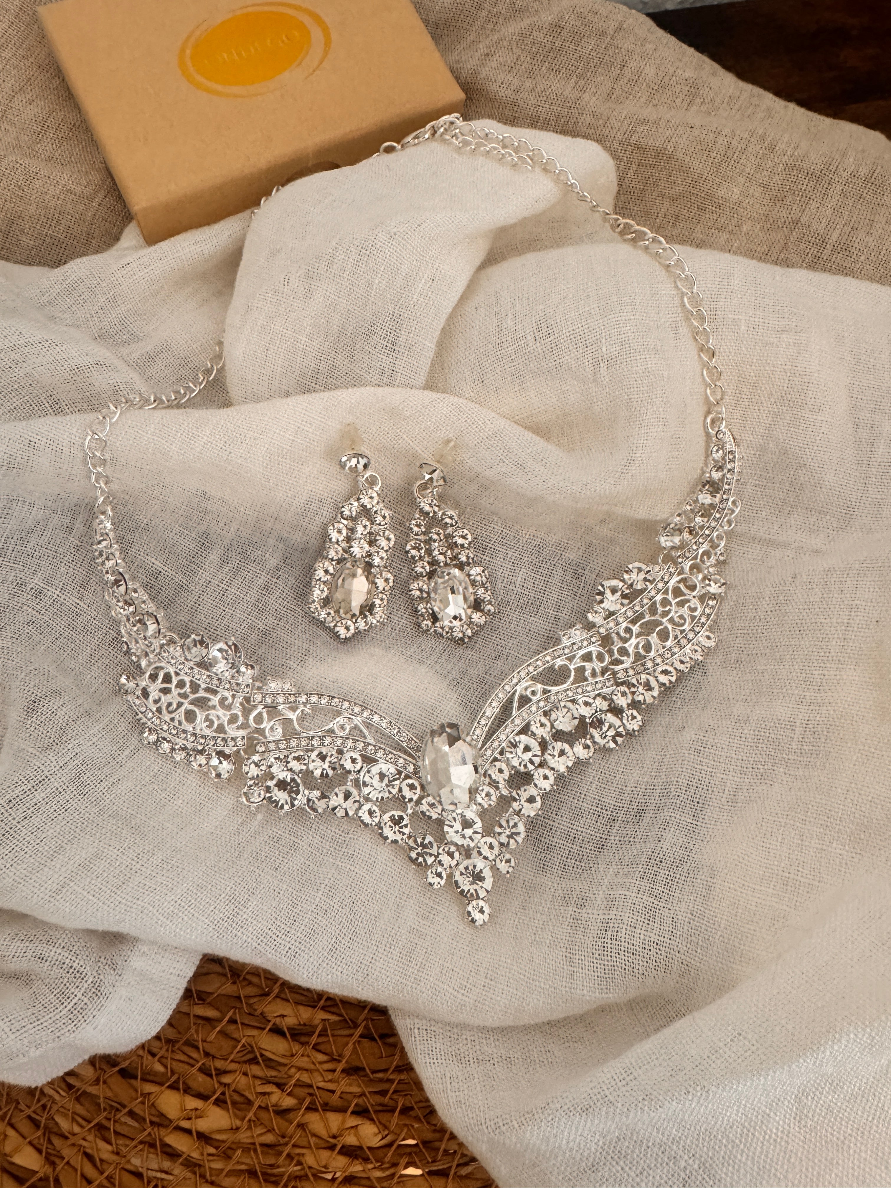 Auffälliges Schmuckset Halskette & Ohrringe Silber – glamouröser Brautschmuck | ONDEGO®
