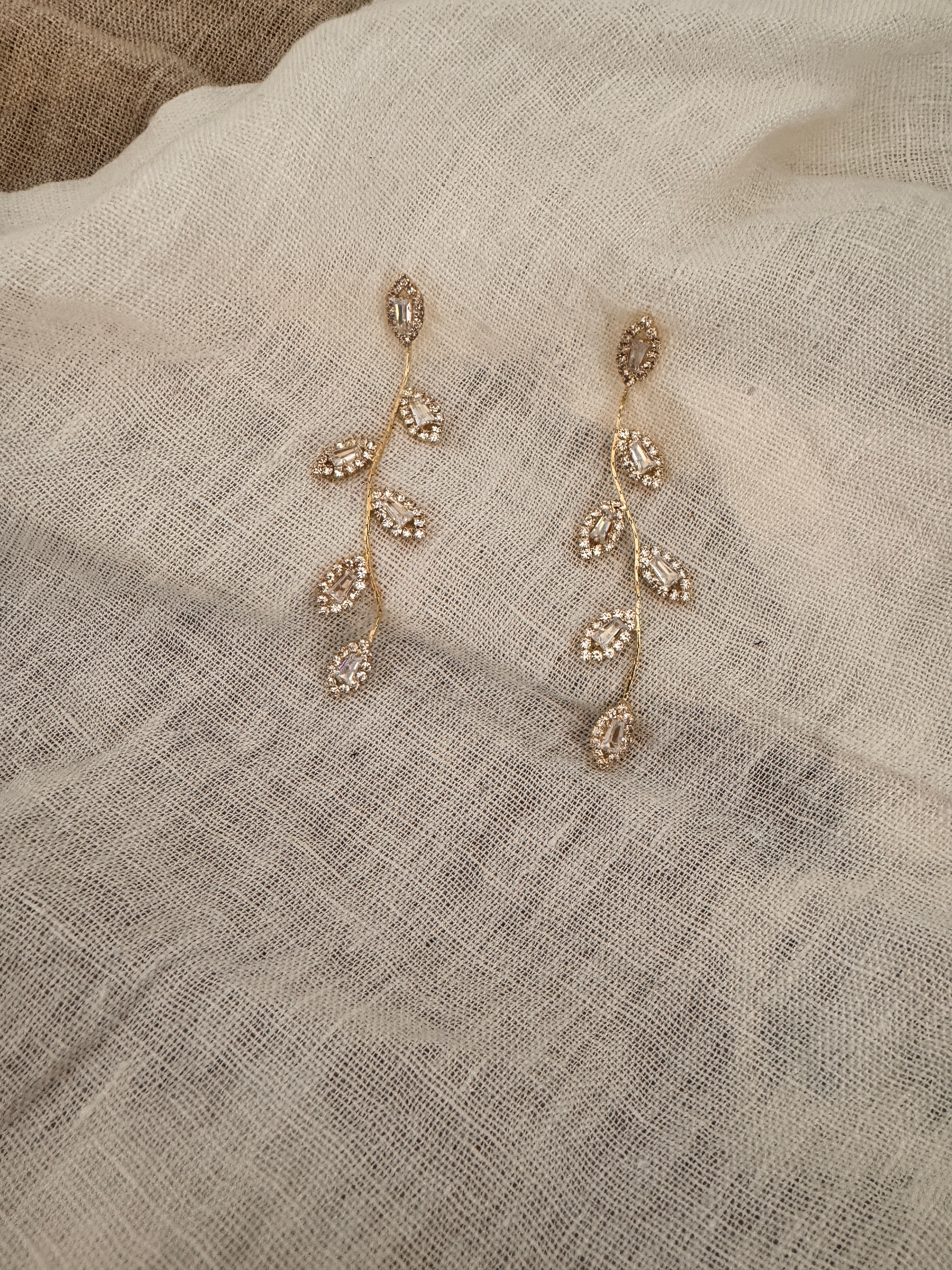 XXL Ohrringe Gold – Blattdesign mit Strass 7 cm lang | ONDEGO®