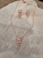 Brautschmuck Set Roségold – Zirkonia Kette & Ohrringe 3,5 cm filigran elegant | ONDEGO®