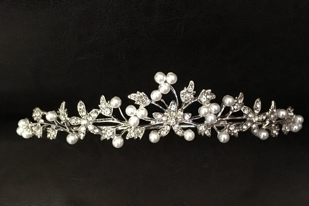 braut-diadem-perlen-zweig-design-silber-hochzeit-haarschmuck-ondego-frontansicht