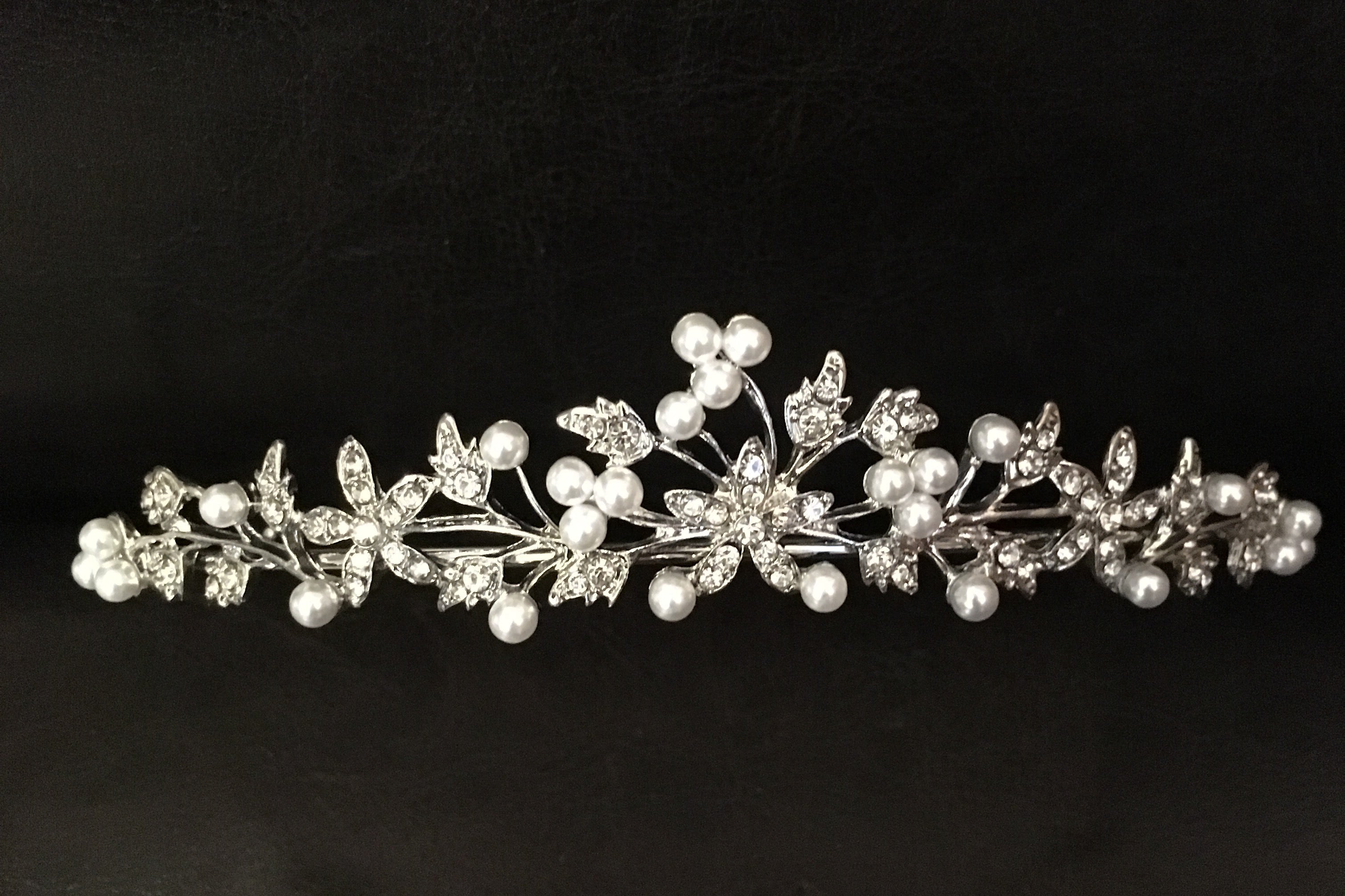 braut-diadem-perlen-zweig-design-silber-hochzeit-haarschmuck-ondego-frontansicht