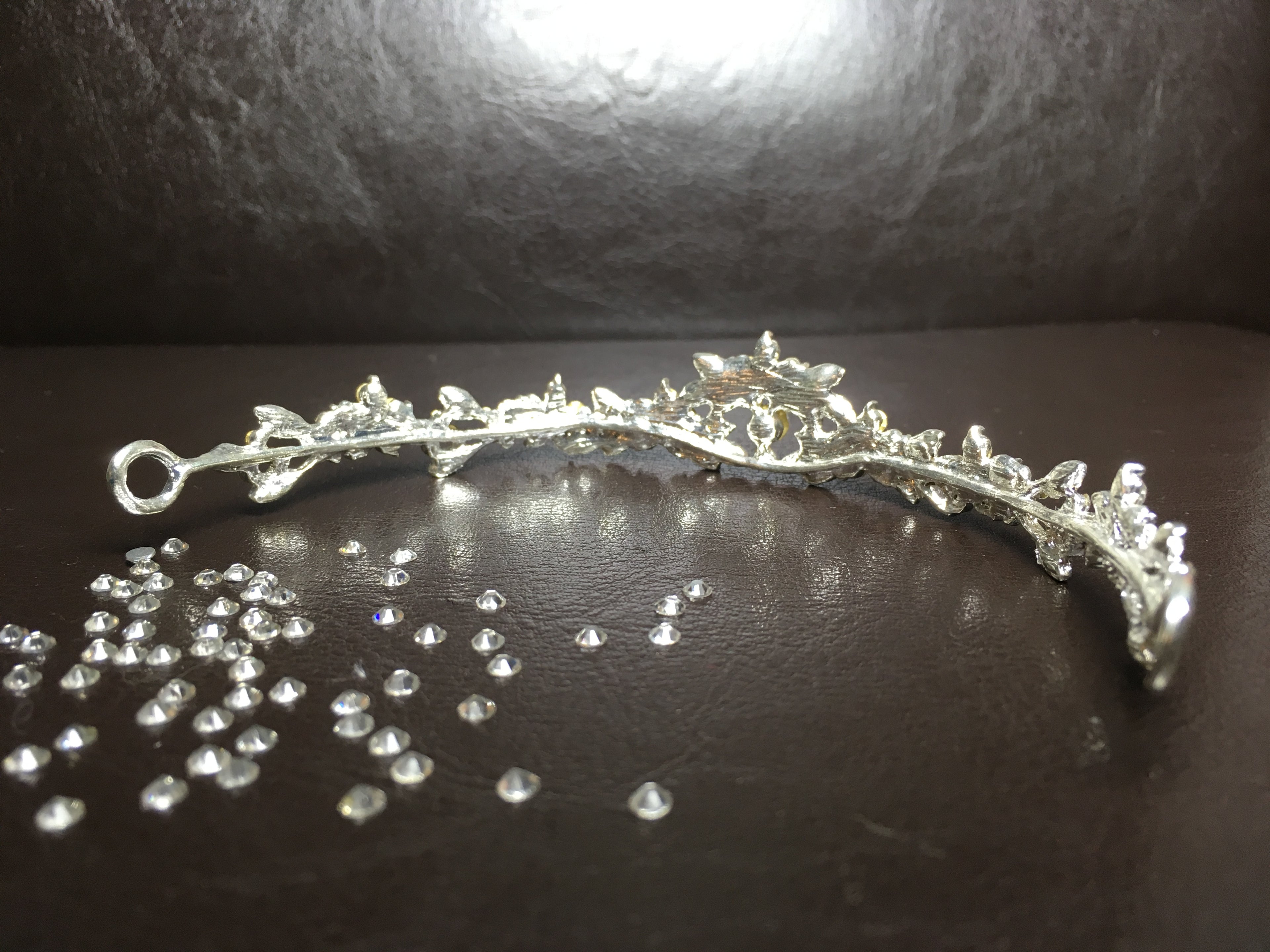 Silber Strass Diadem – edler Haarreif mit Kunstperlen für Braut & Festfrisuren | ONDEGO®